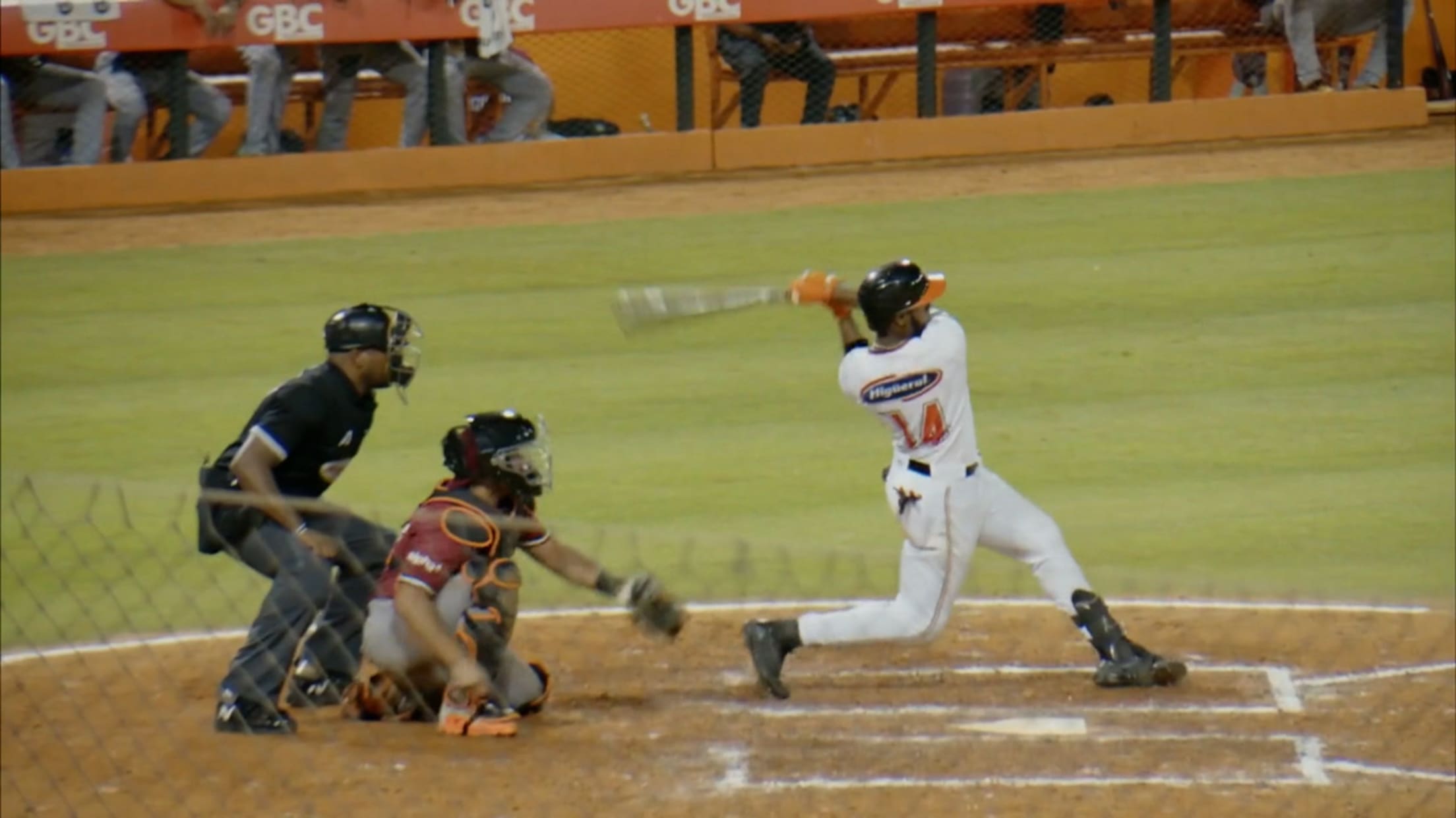 De La Cruz conecta bambinazo