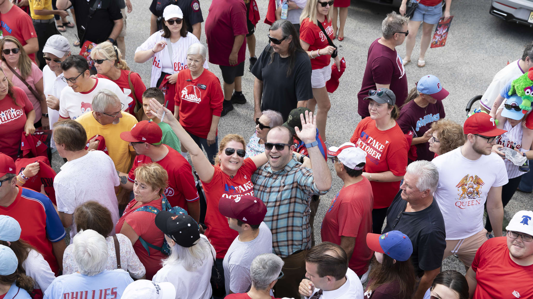 20231002_Phillies_Bus_Rally_Waterfalls-26