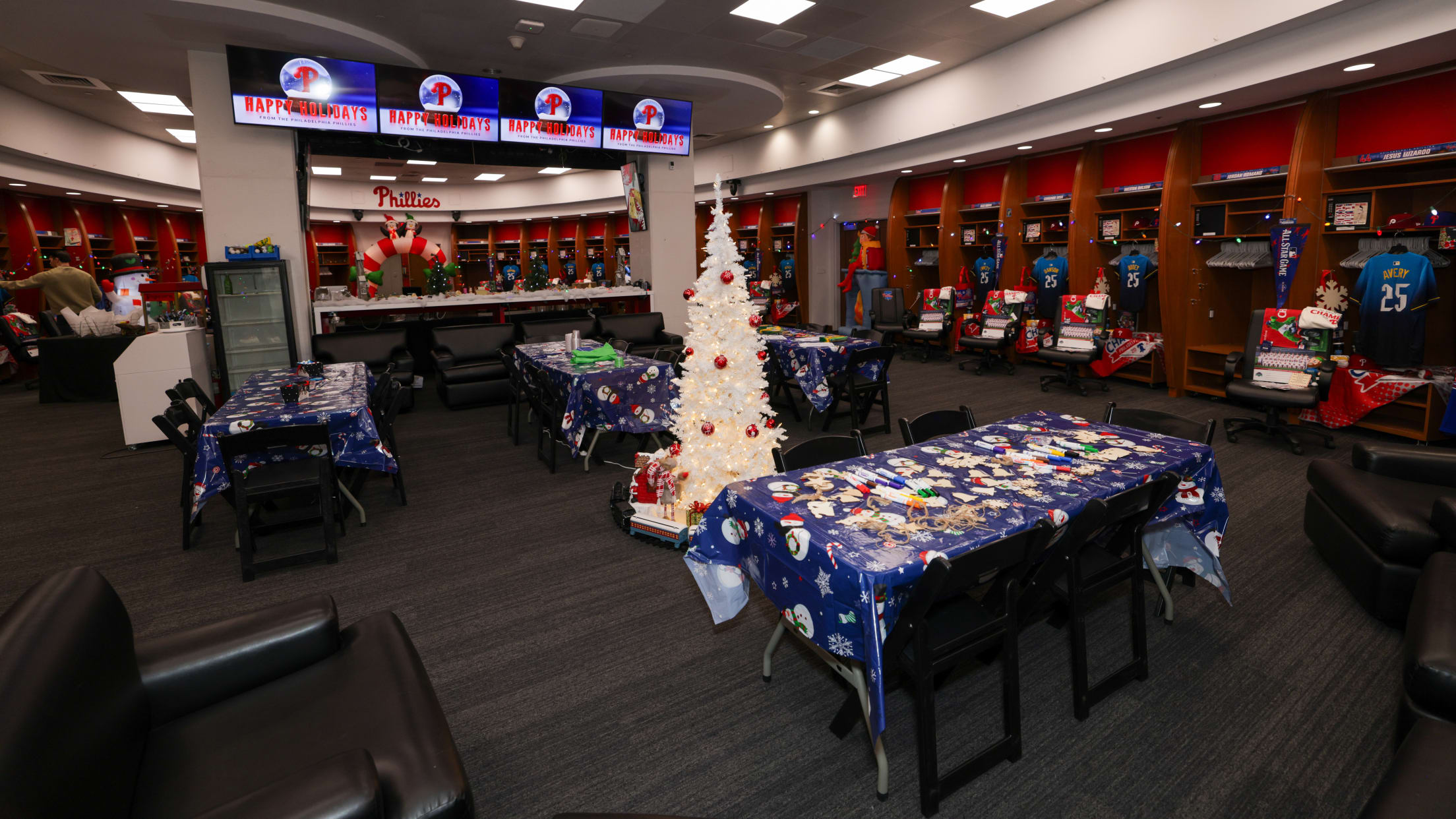 20251212_Ballgirls Holiday Party-8