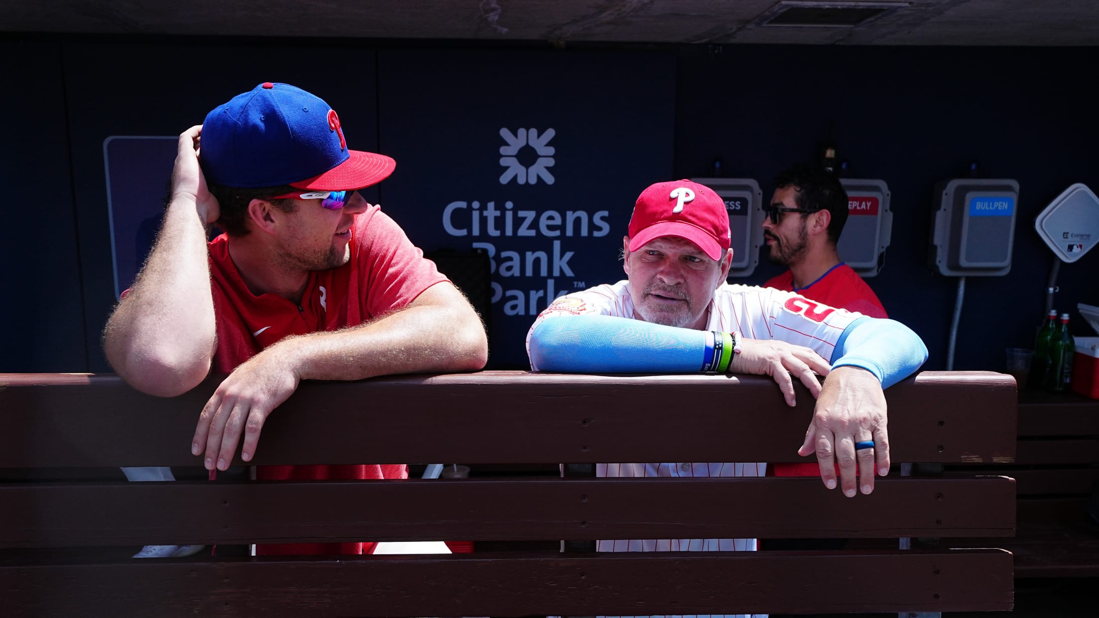 16 6F084AF0-C51F-423D-AE3D-77CA7208D69C