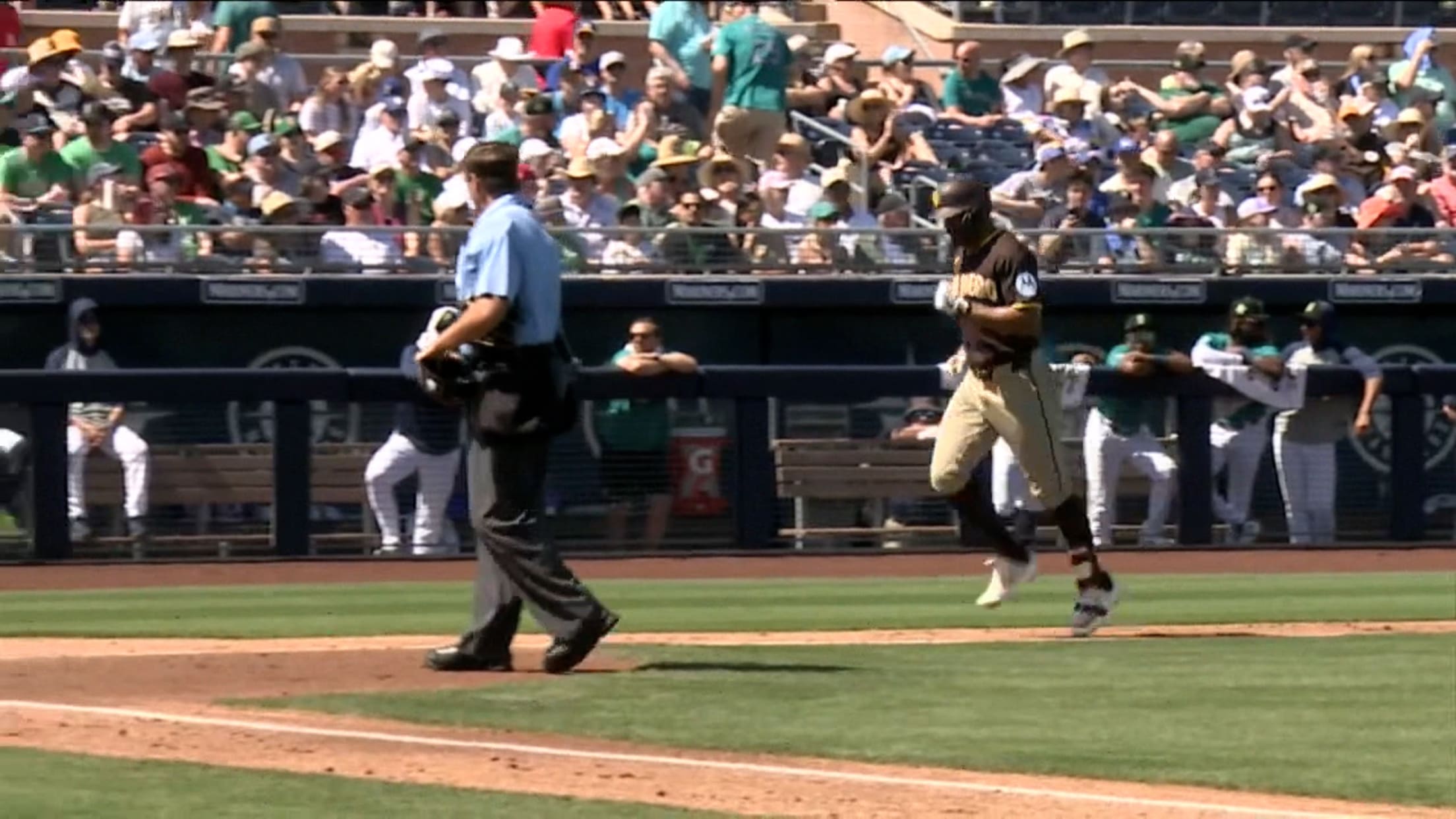 Sheets and Bogaerts hit back-to-back home runs
