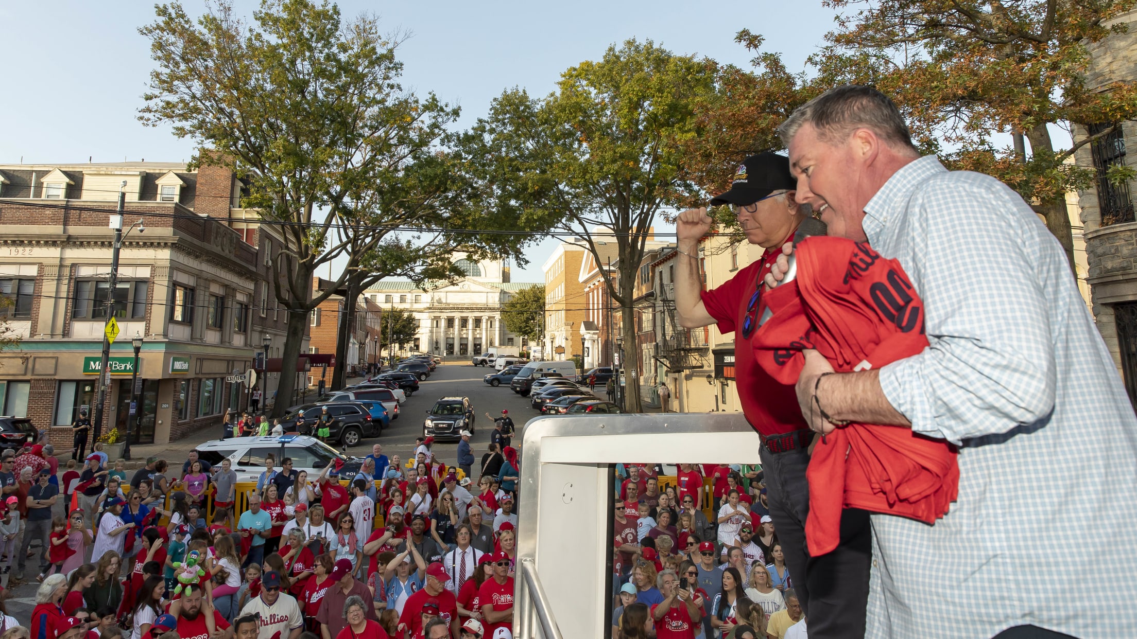 20231002_Phillies_Bus_Rally_Waterfalls-60
