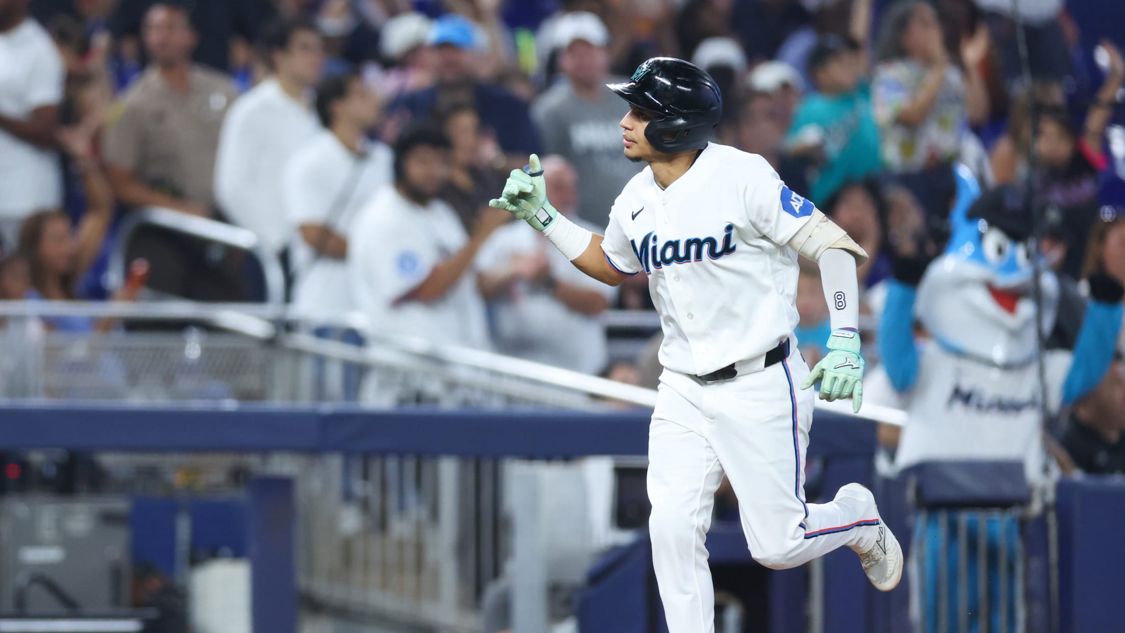 Javier Sanoja's solo home run (11)