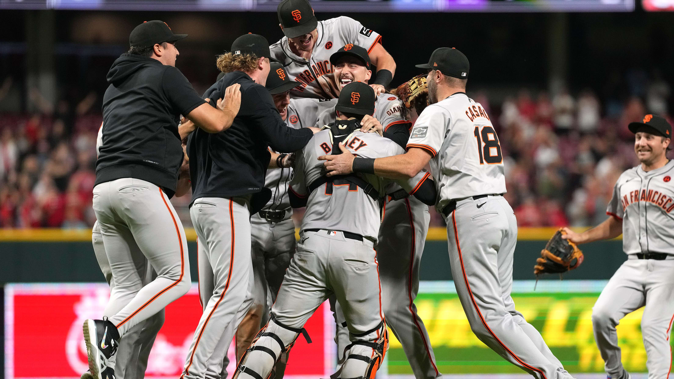 Blake Snell is mobbed by Giants after his no-hitter