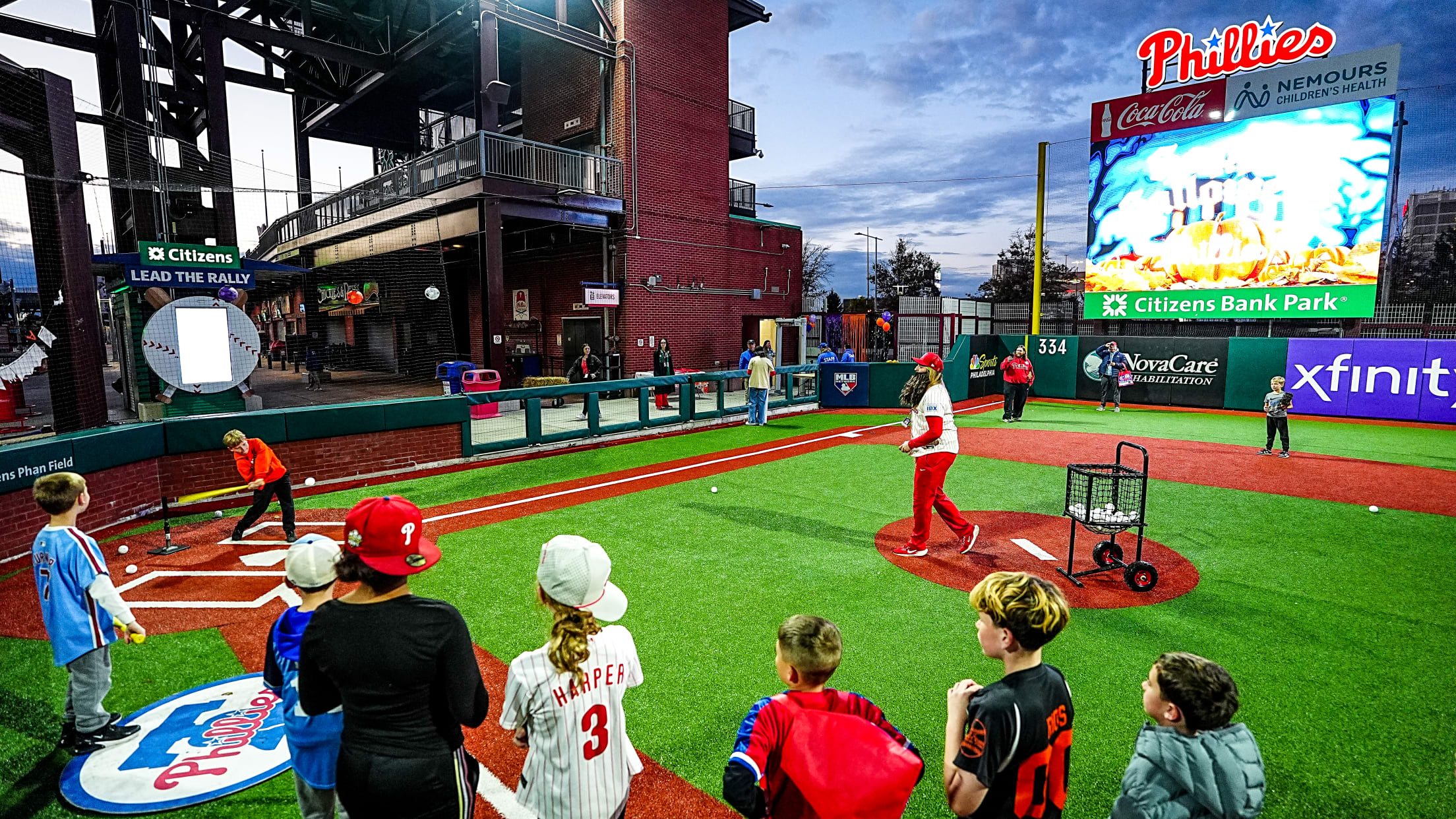 BallgirlsHalloweenParty163070