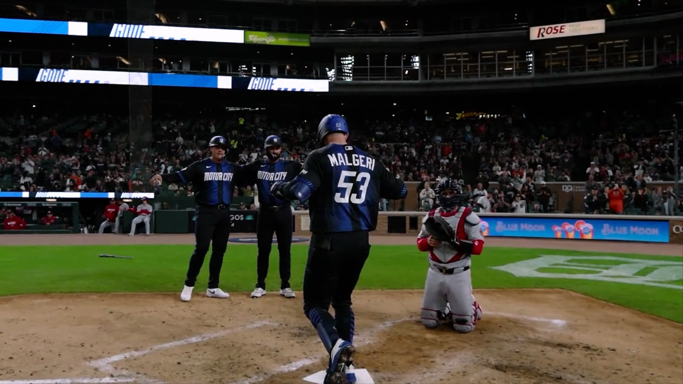 Tigers score five runs in the 5th inning