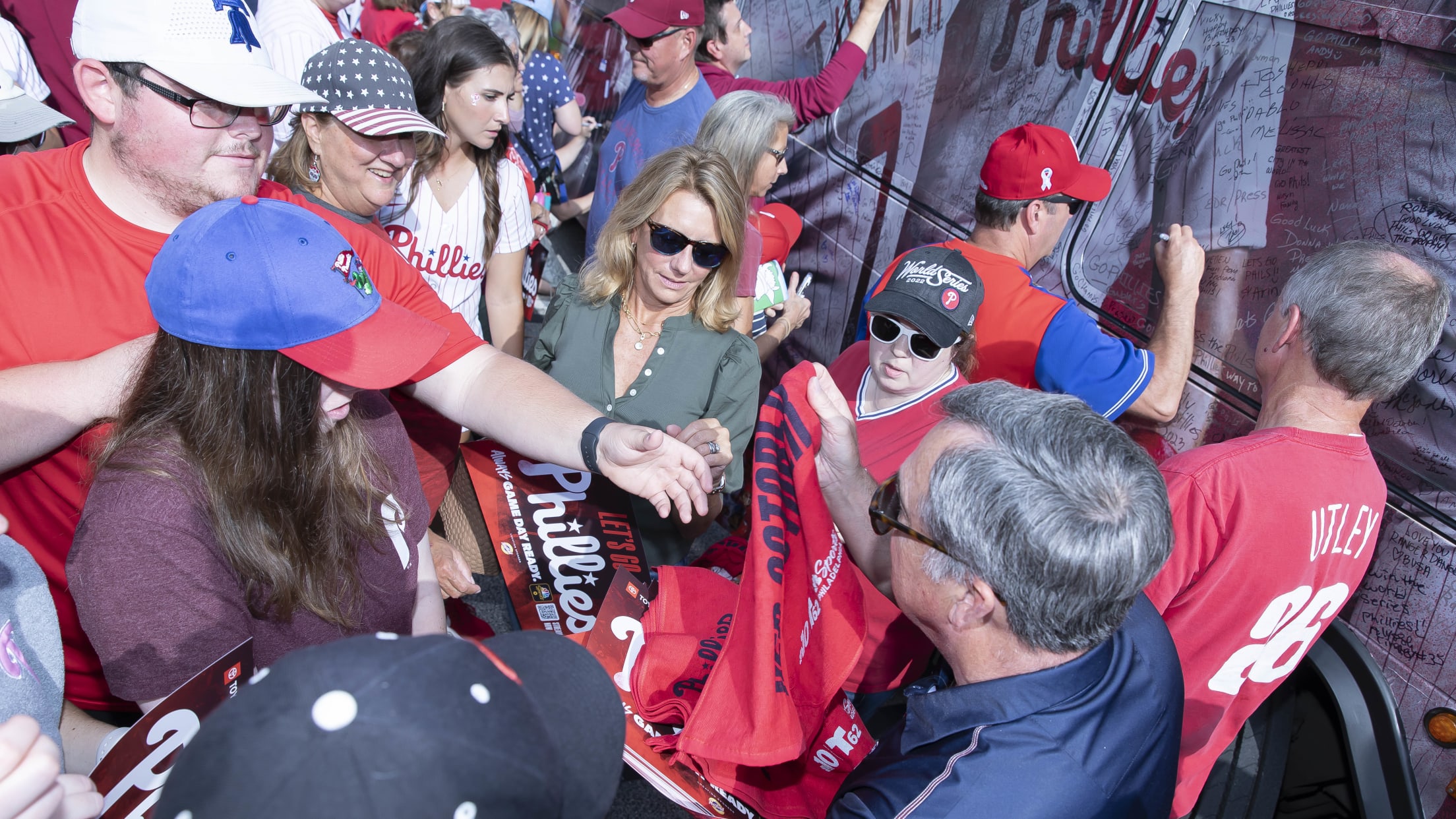 20231002_Phillies_Bus_Rally_Waterfalls-28