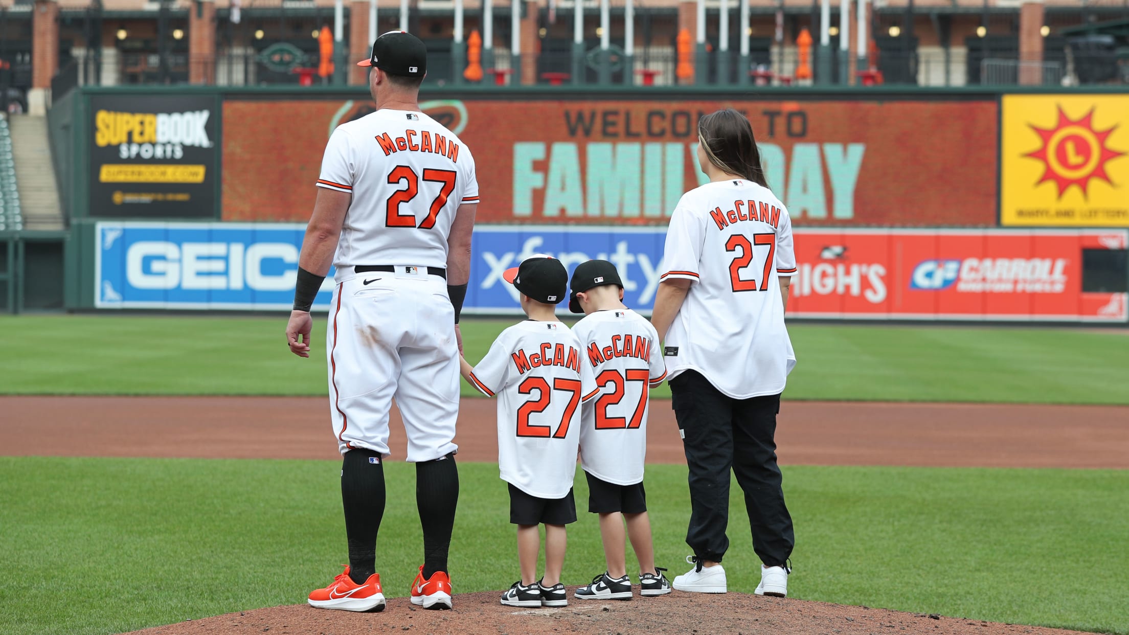 Orioles Community on X: James McCann and his family spent the