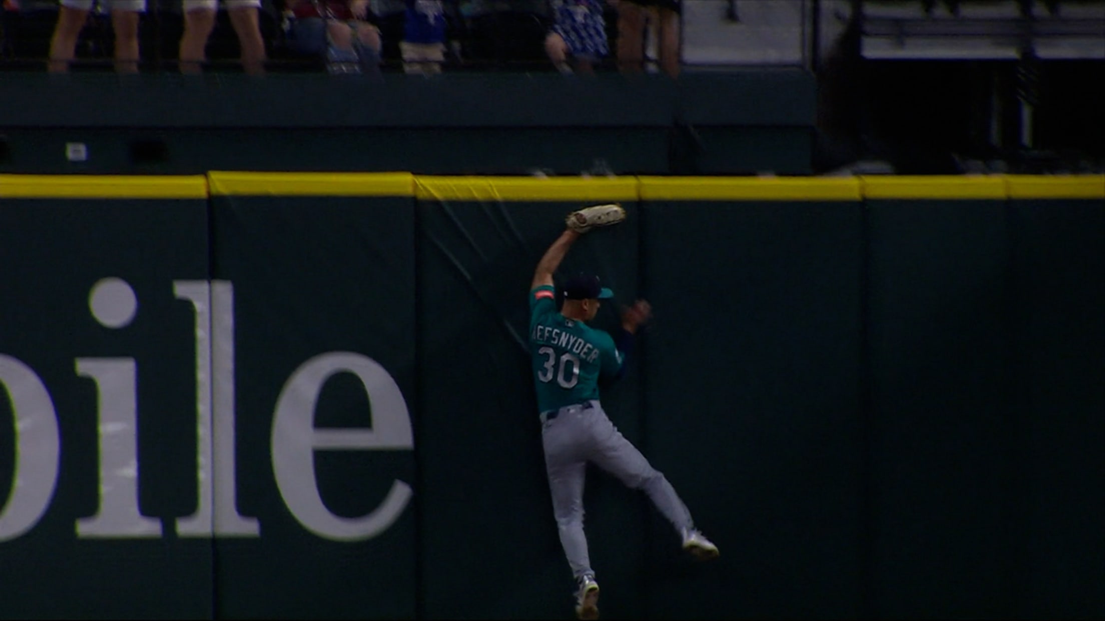 Rob Refsnyder's incredible home run robbery