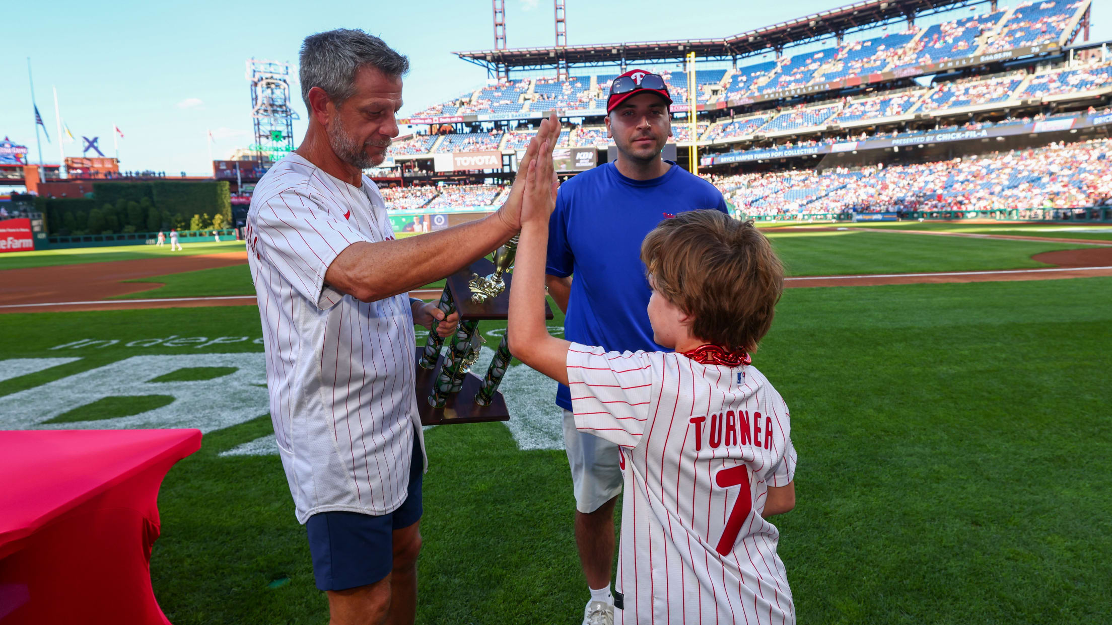 20250830_Home Run Derby Trophy Presentation-60