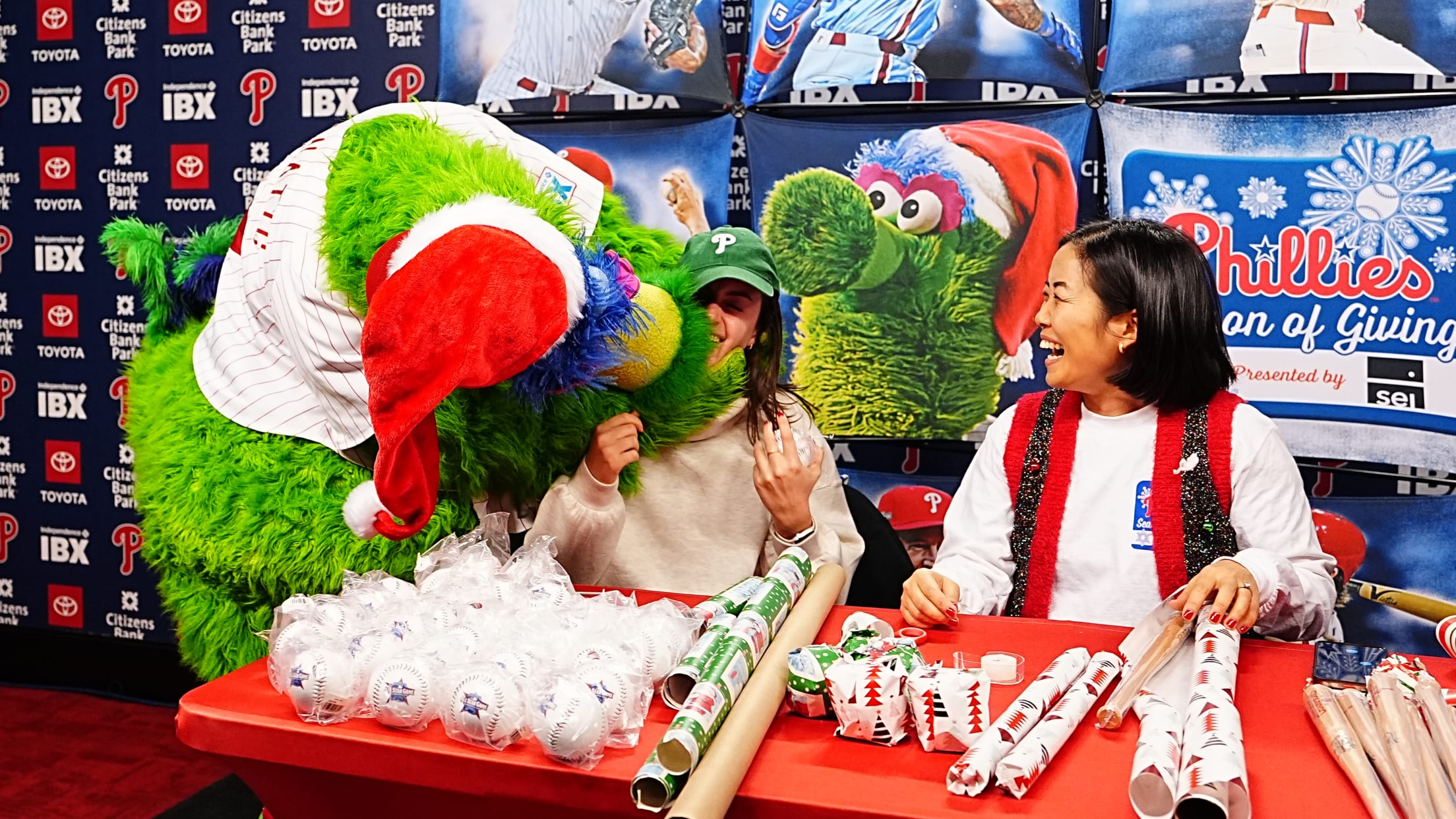 SEIHolidayGiftWrappingParty173751