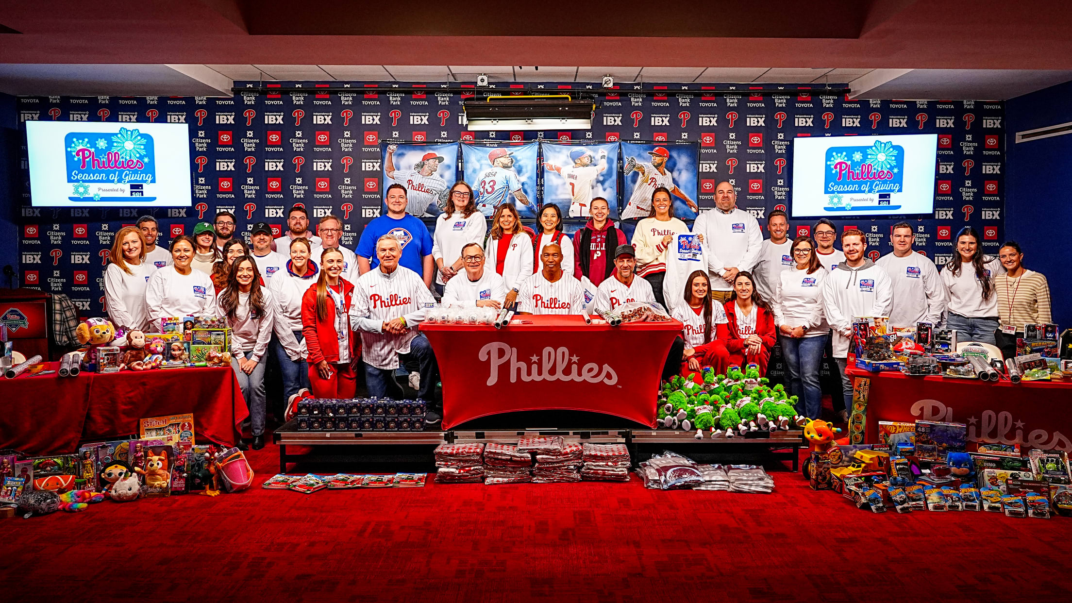 SEIHolidayGiftWrappingParty173515