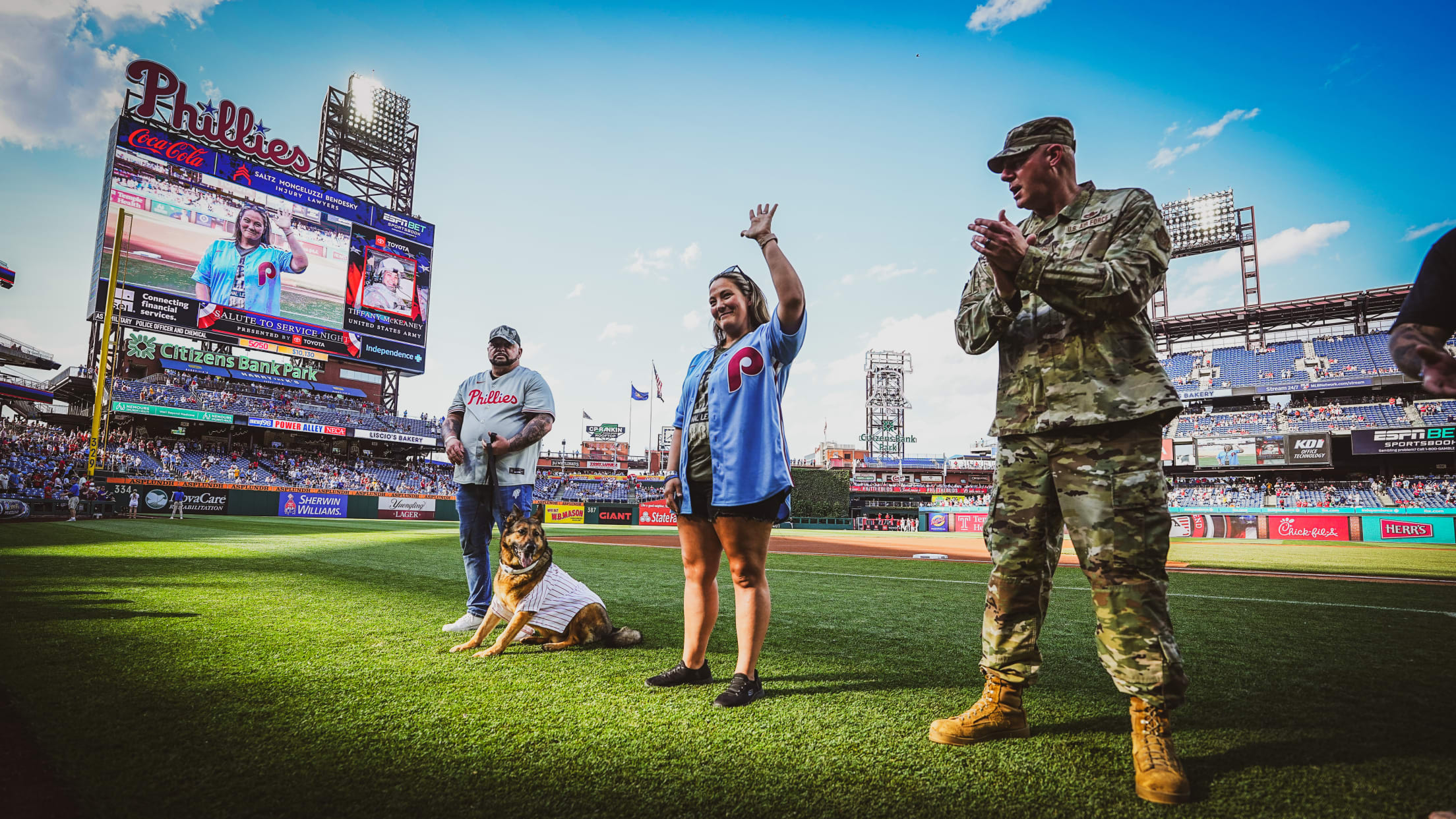 SalutetoService00926