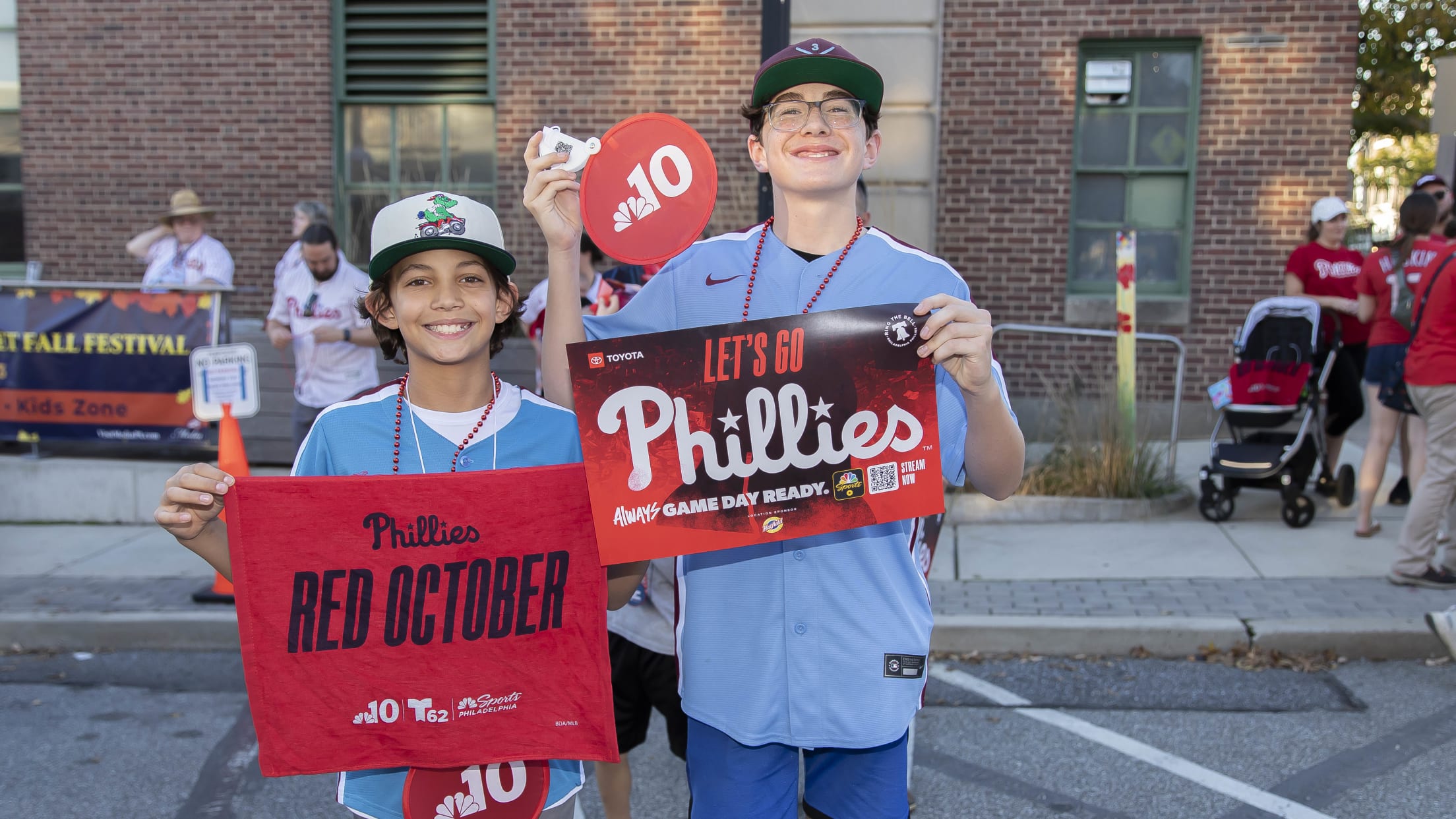 20231002_Phillies_Bus_Rally_Waterfalls-68