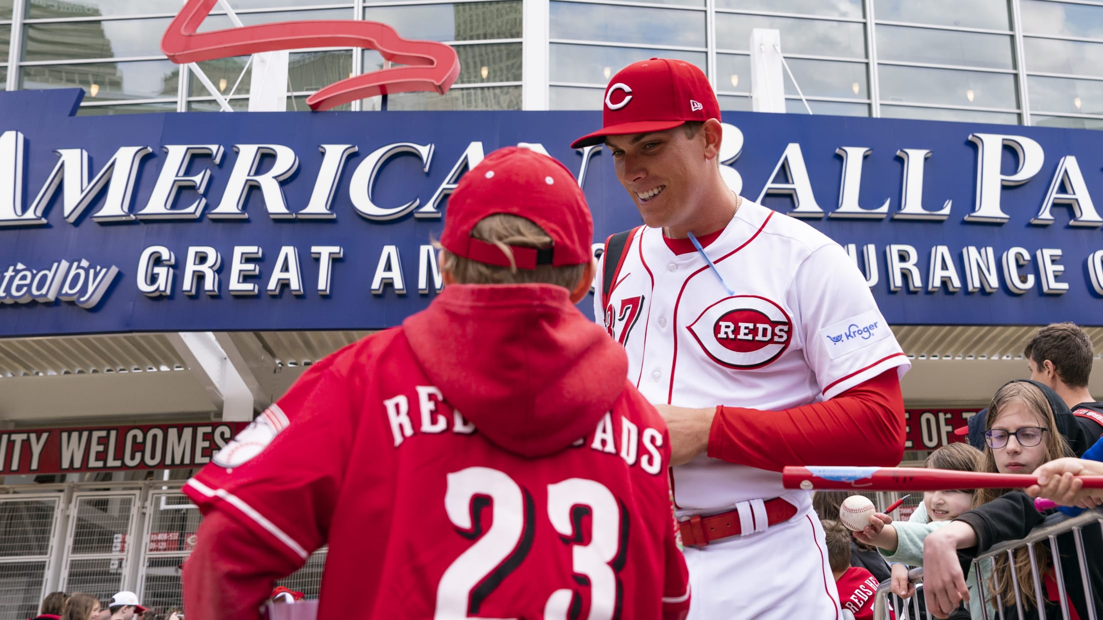 Reds players greet kids and sign autographs on Kids Opening Day