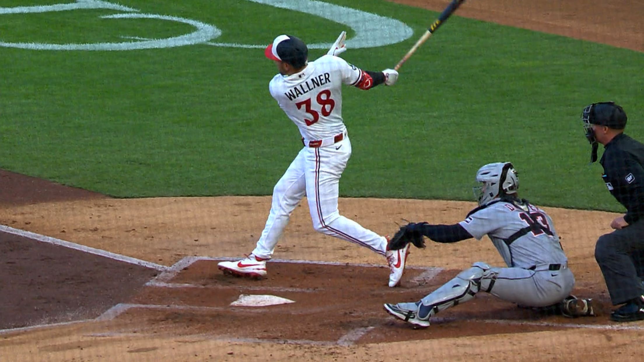 Twins plate six in the 1st inning vs. Tigers