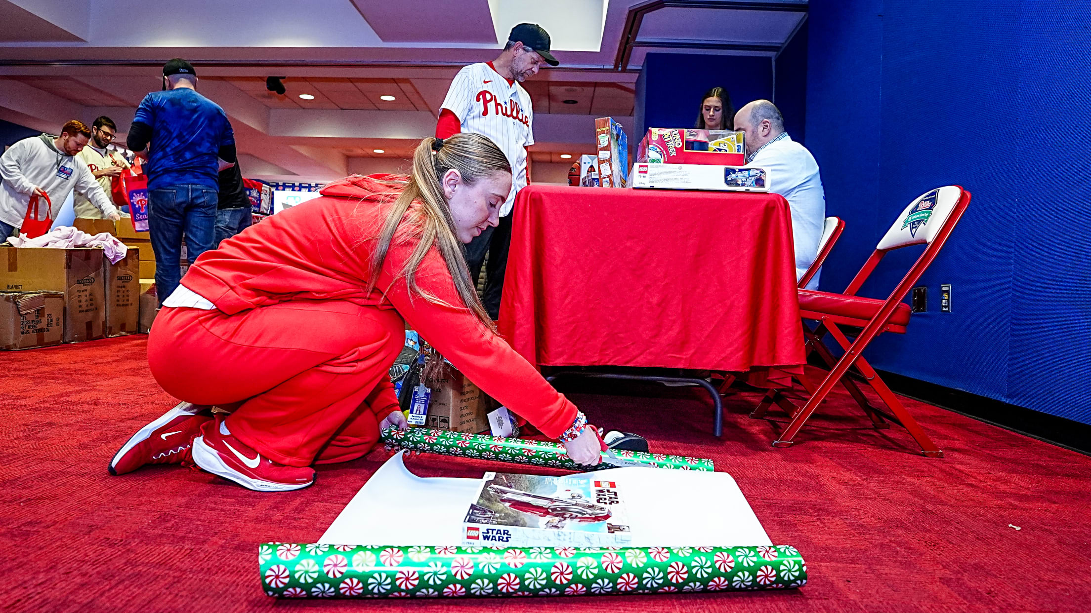 SEIHolidayGiftWrappingParty173546