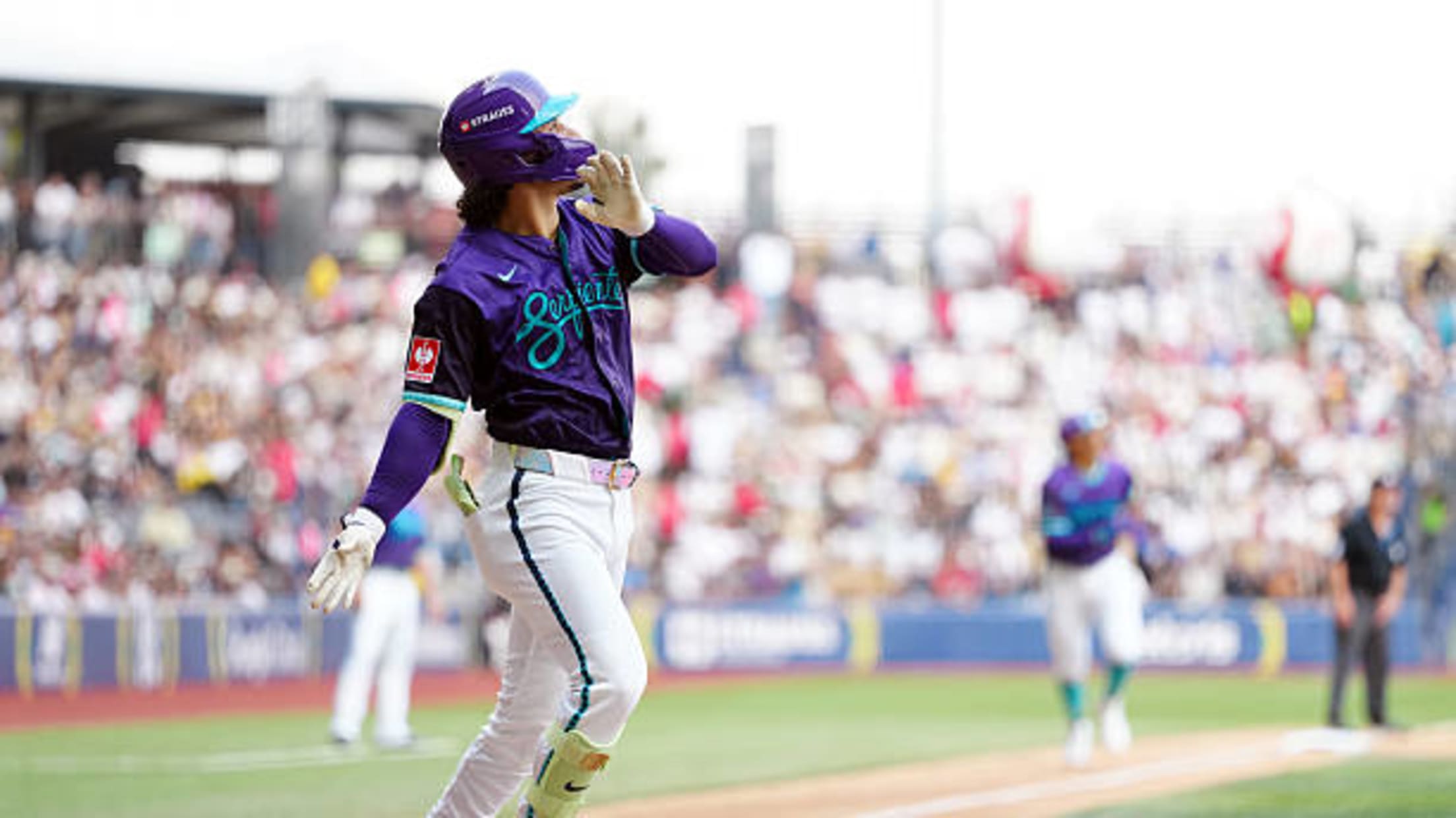 Alek Thomas' two-run home run (2)