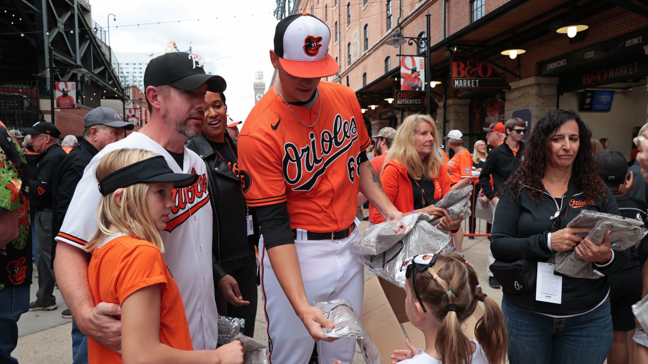 BAL- BI - Homestand In Focus - 1003 - 078