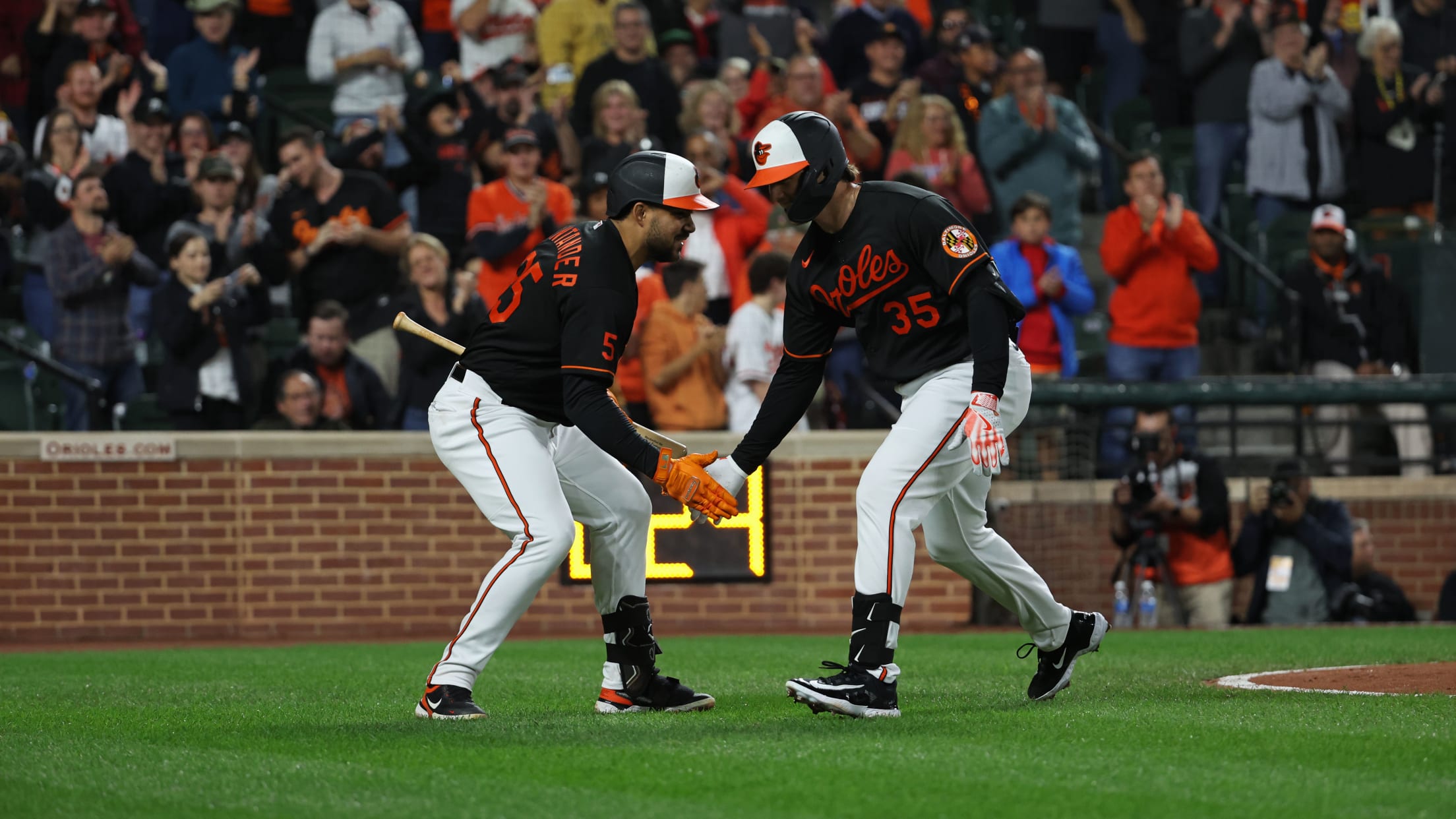 BAL- BI - Homestand In Focus - 1003 - 021