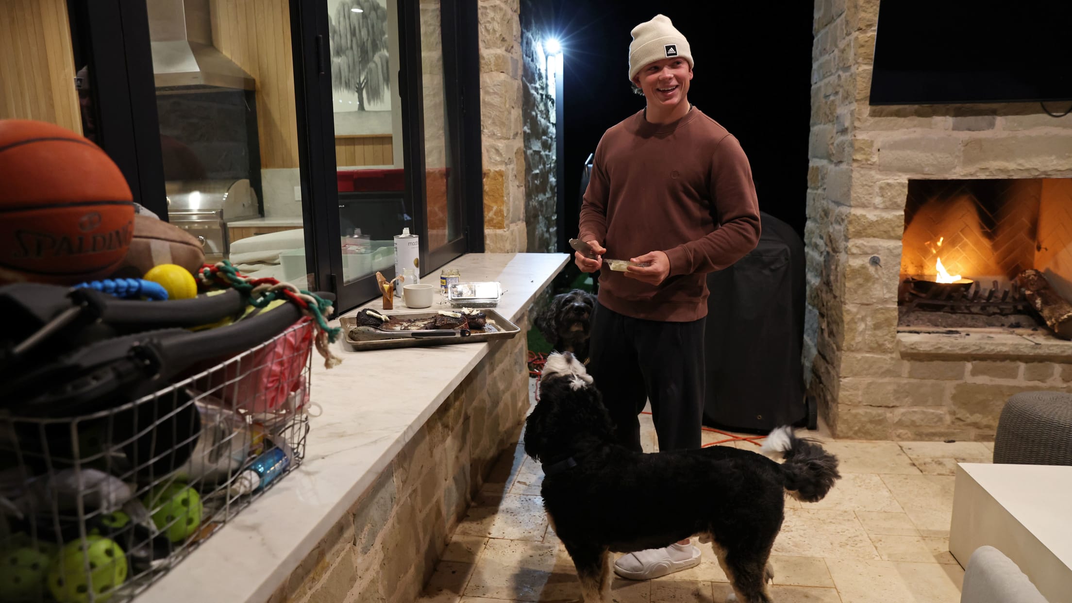 BAL-BI-021025-Holliday-Feature-078