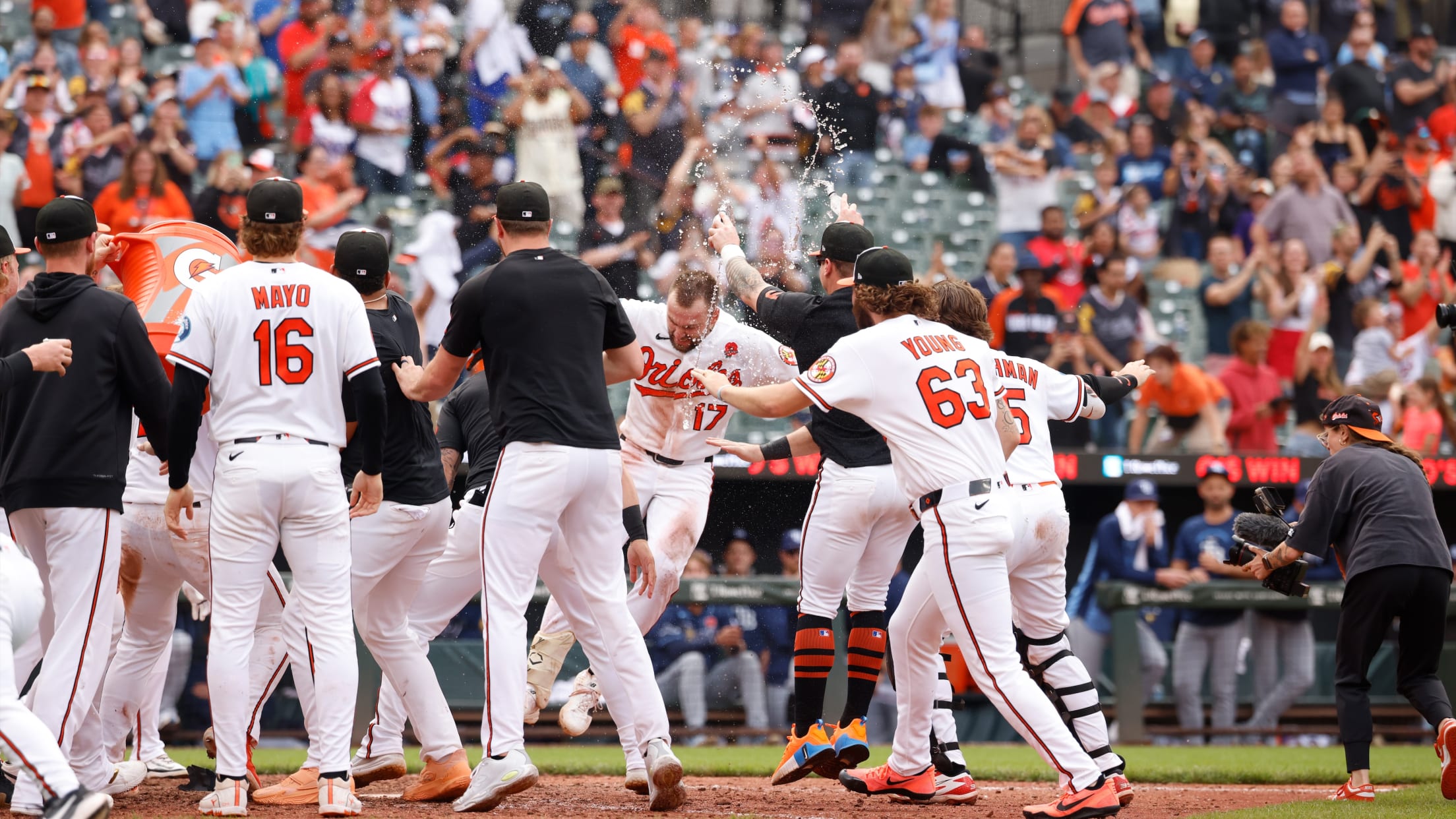 Cowser hits walk-off homers on back-to-back days