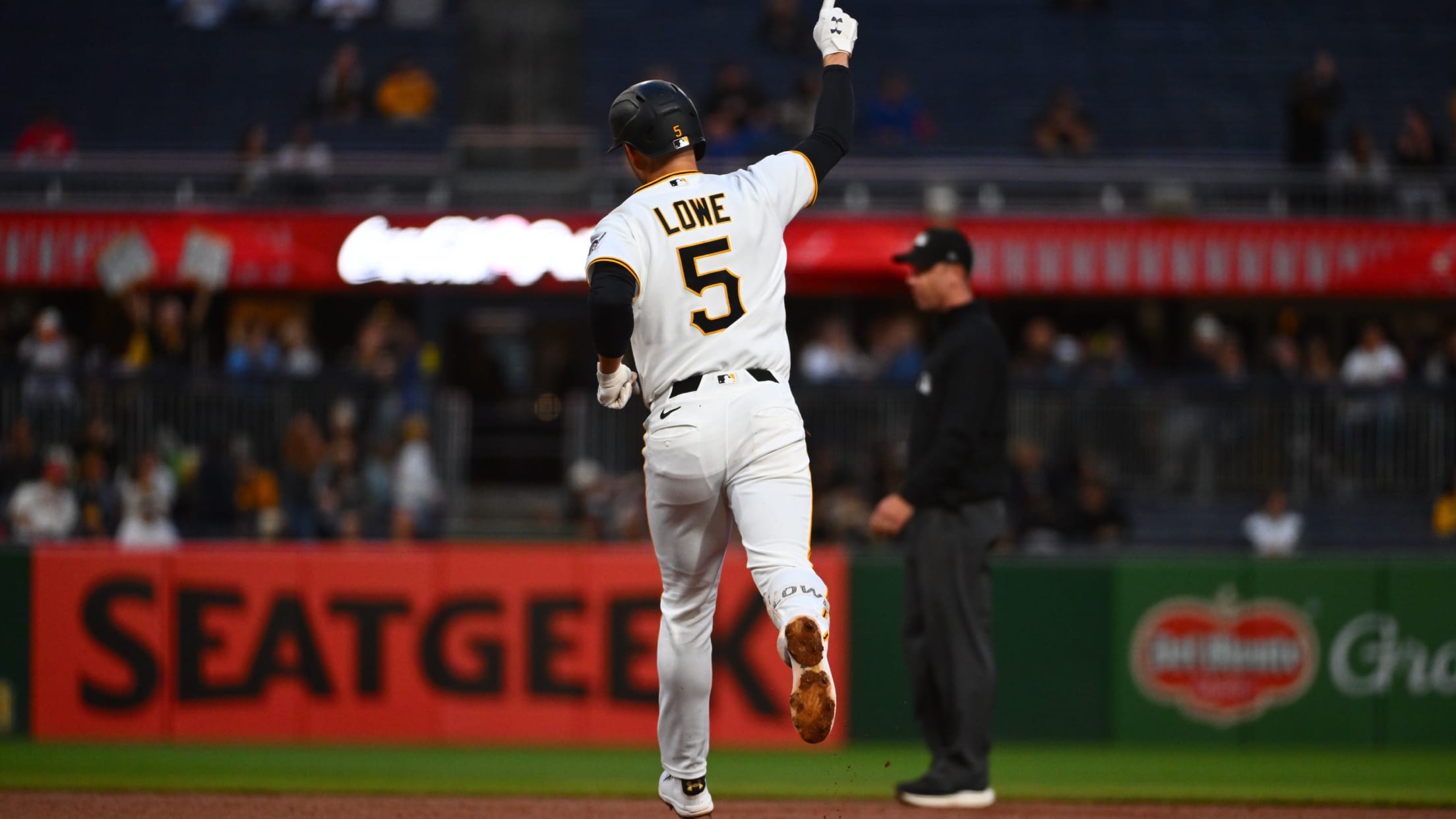 Brandon Lowe's solo homer (34)