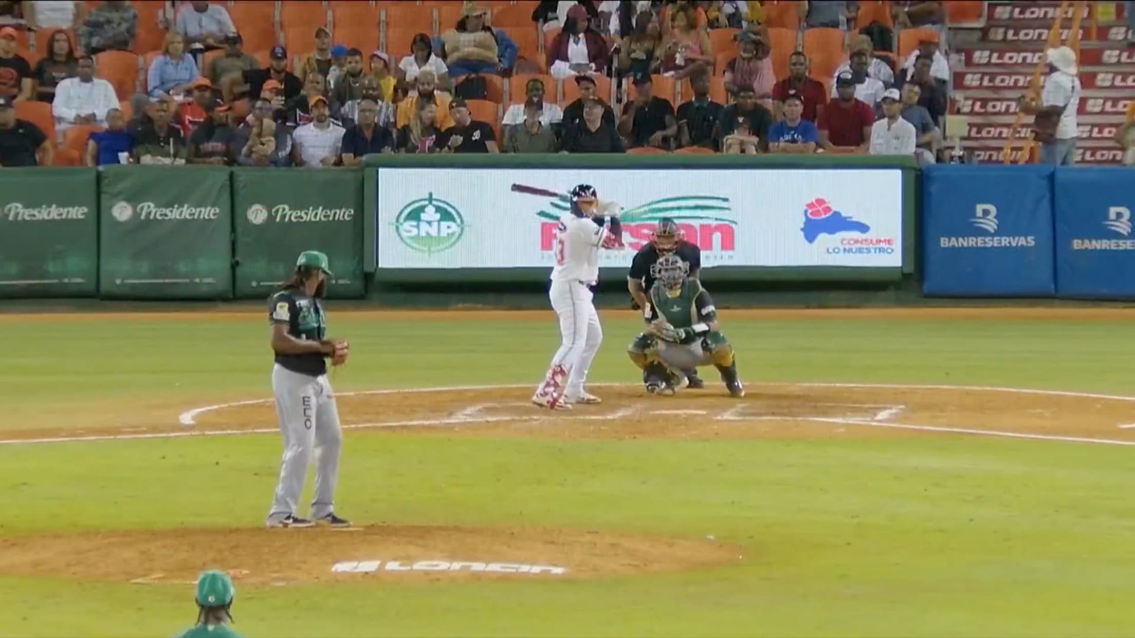 Allan Castro remolca con sencillo