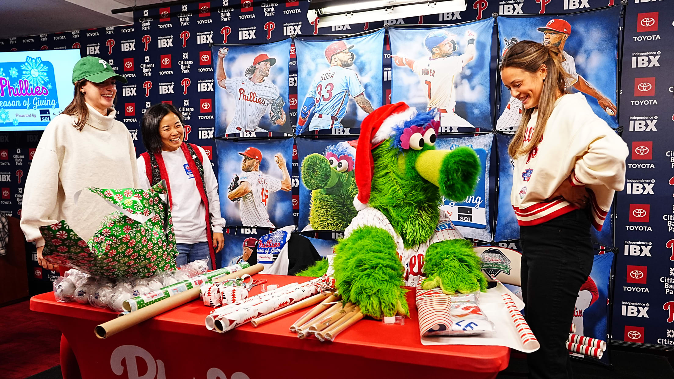 SEIHolidayGiftWrappingParty173786