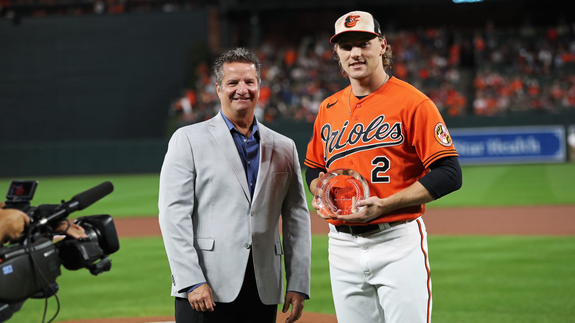 BAL- BI - Homestand In Focus - 1003 - 080