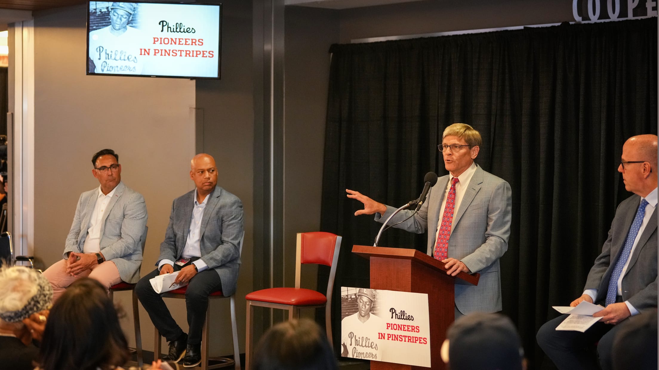 PioneersinPinstripes09049