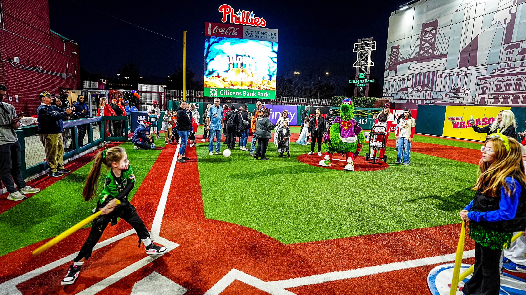 BallgirlsHalloweenParty163405