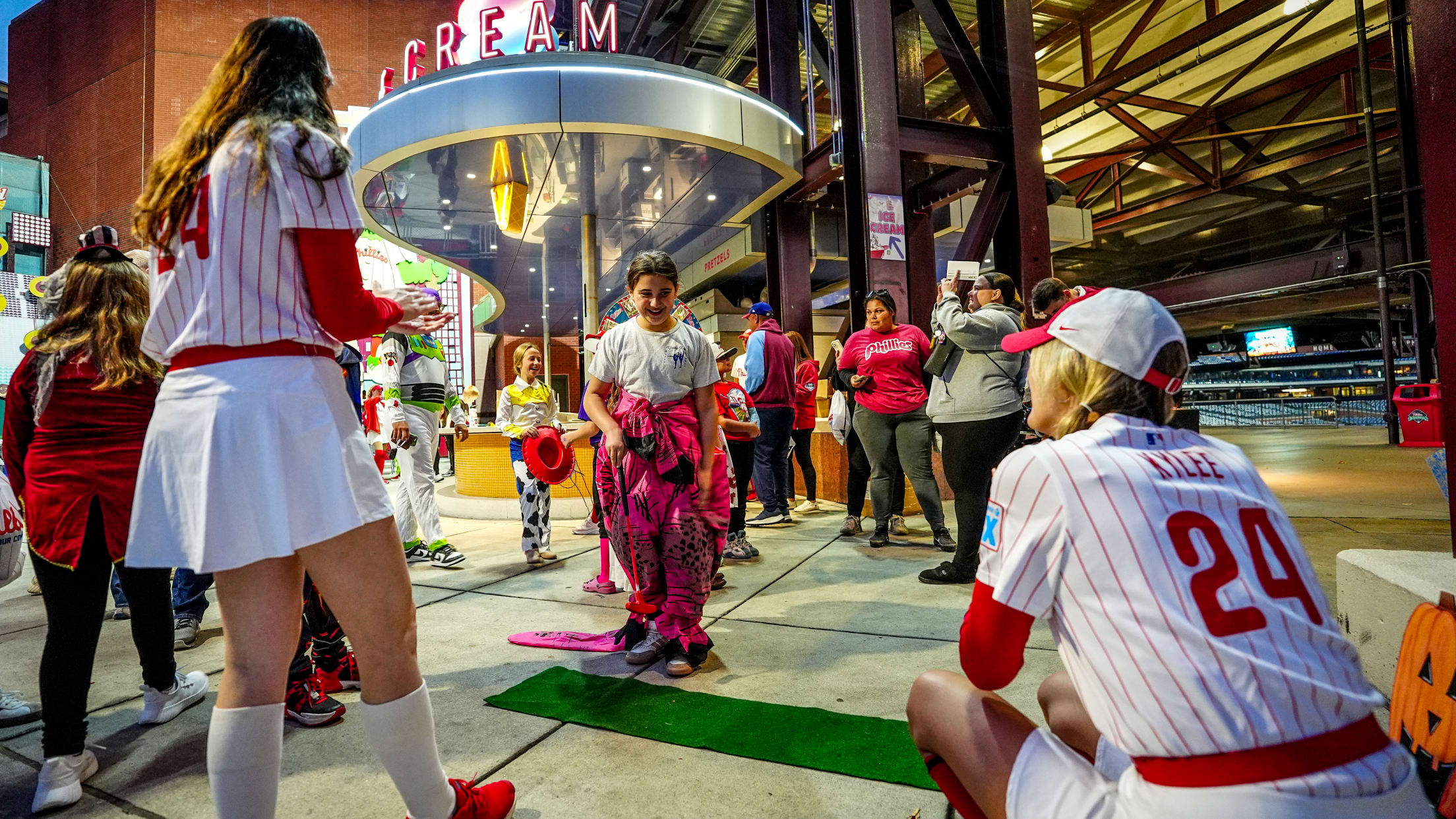 BallgirlsHalloweenParty06320