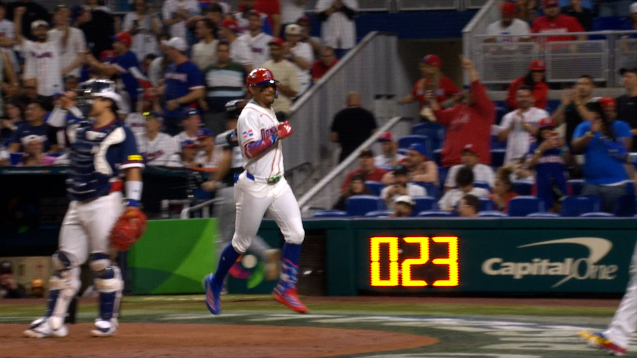 Julio Rodríguez impulsa con roletazo