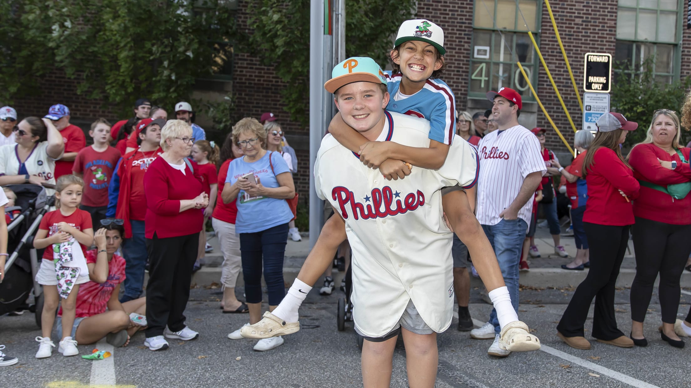 20231002_Phillies_Bus_Rally_Waterfalls-55
