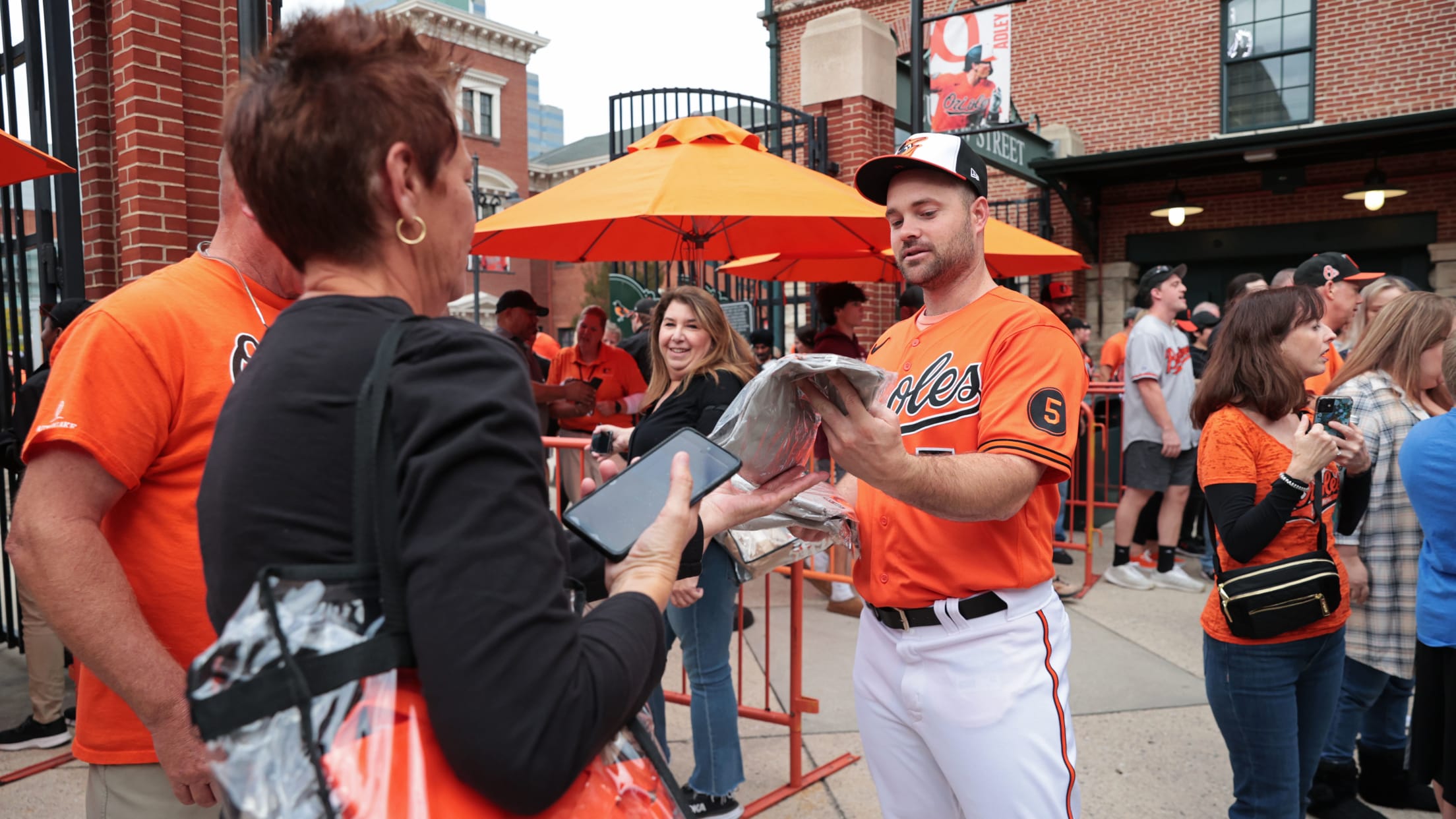 BAL- BI - Homestand In Focus - 1003 - 077