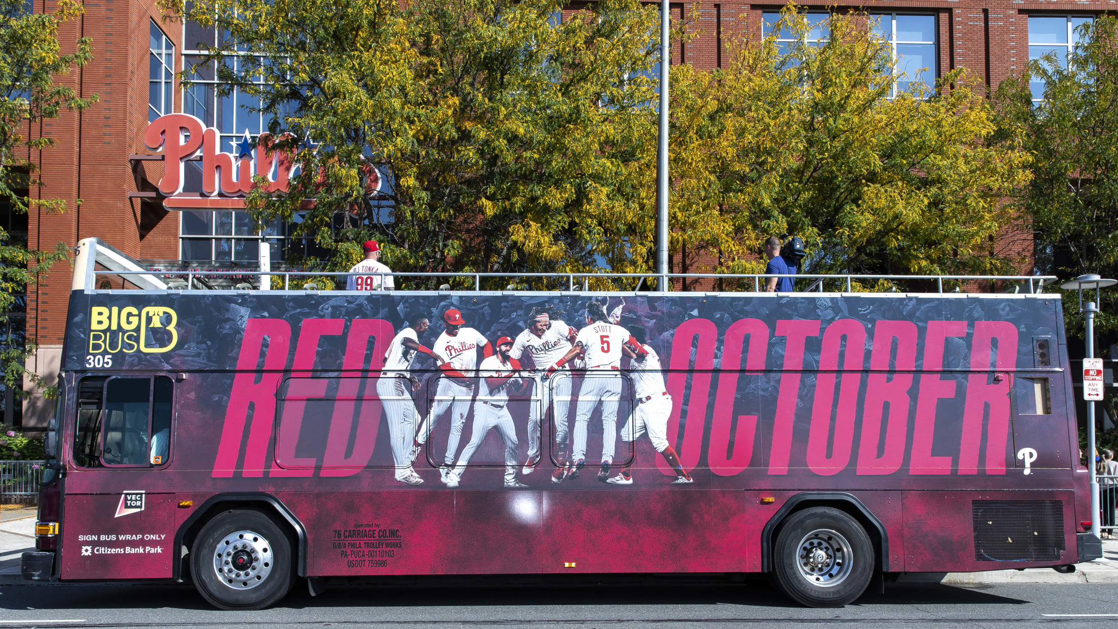 20231002_Phillies_Bus_Rally_Waterfalls-80