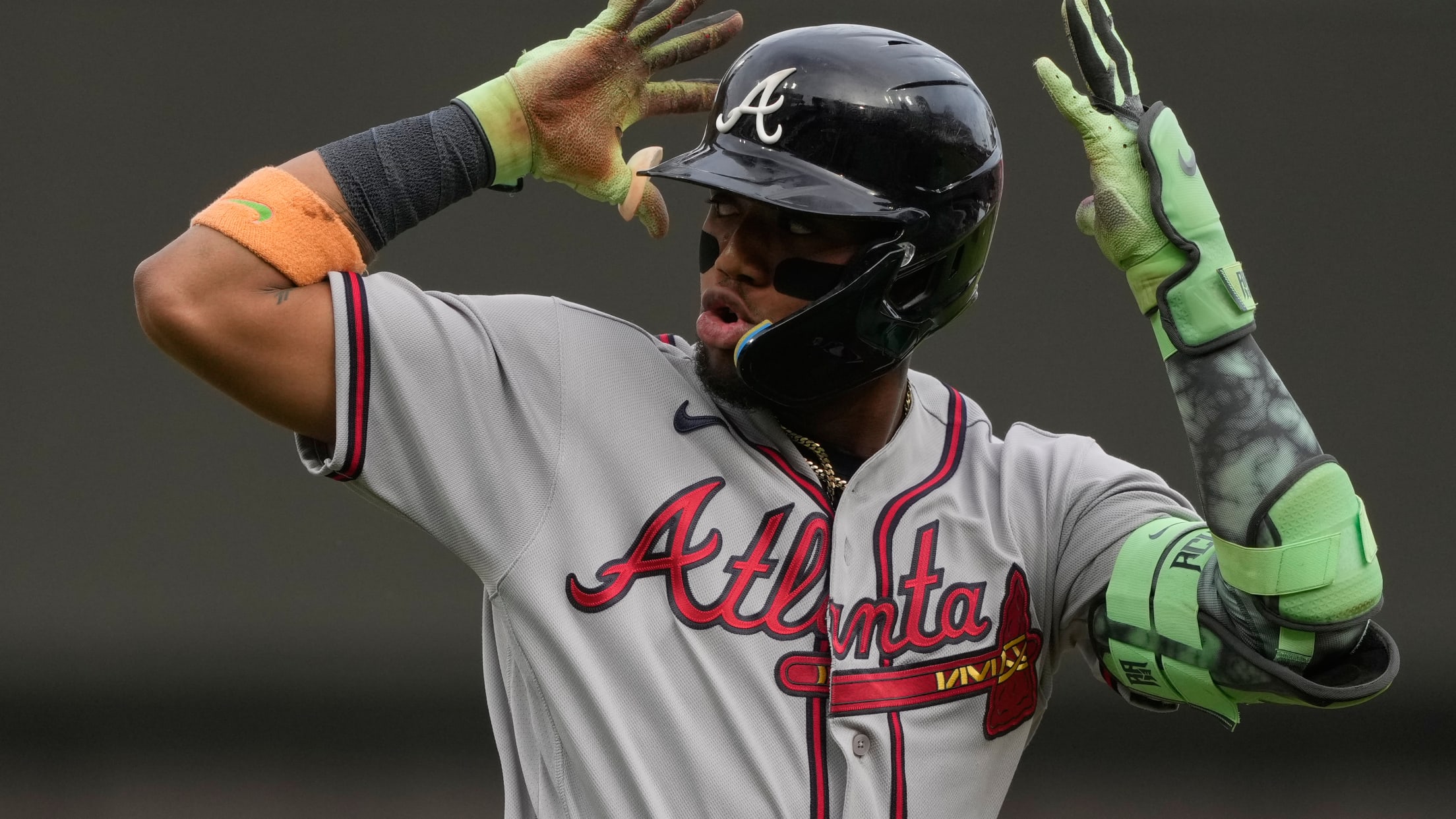 Ronald Acuña Jr.'s leadoff home run (4)
