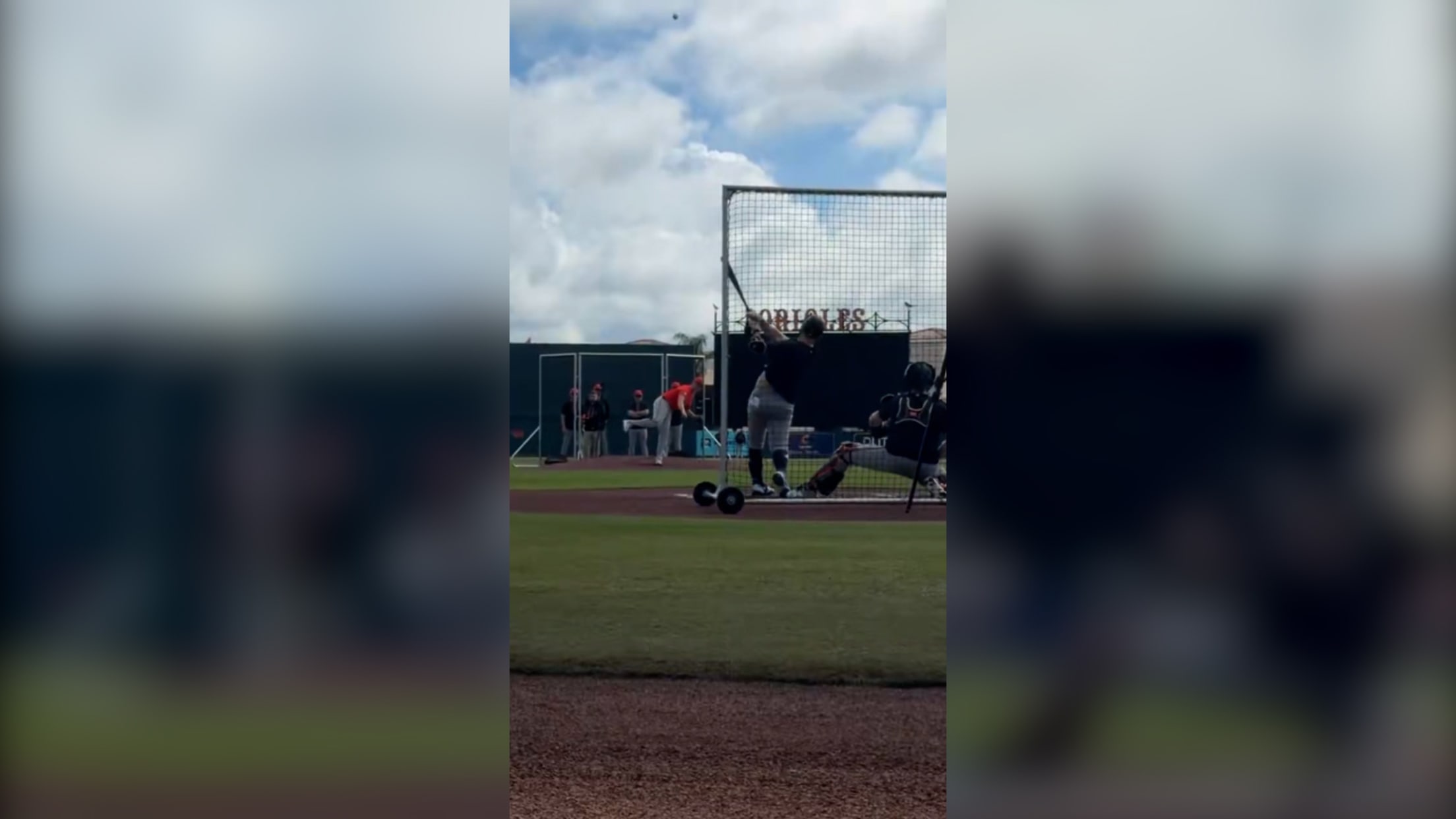 Pete Alonso hits a home run off of Tyler Wells