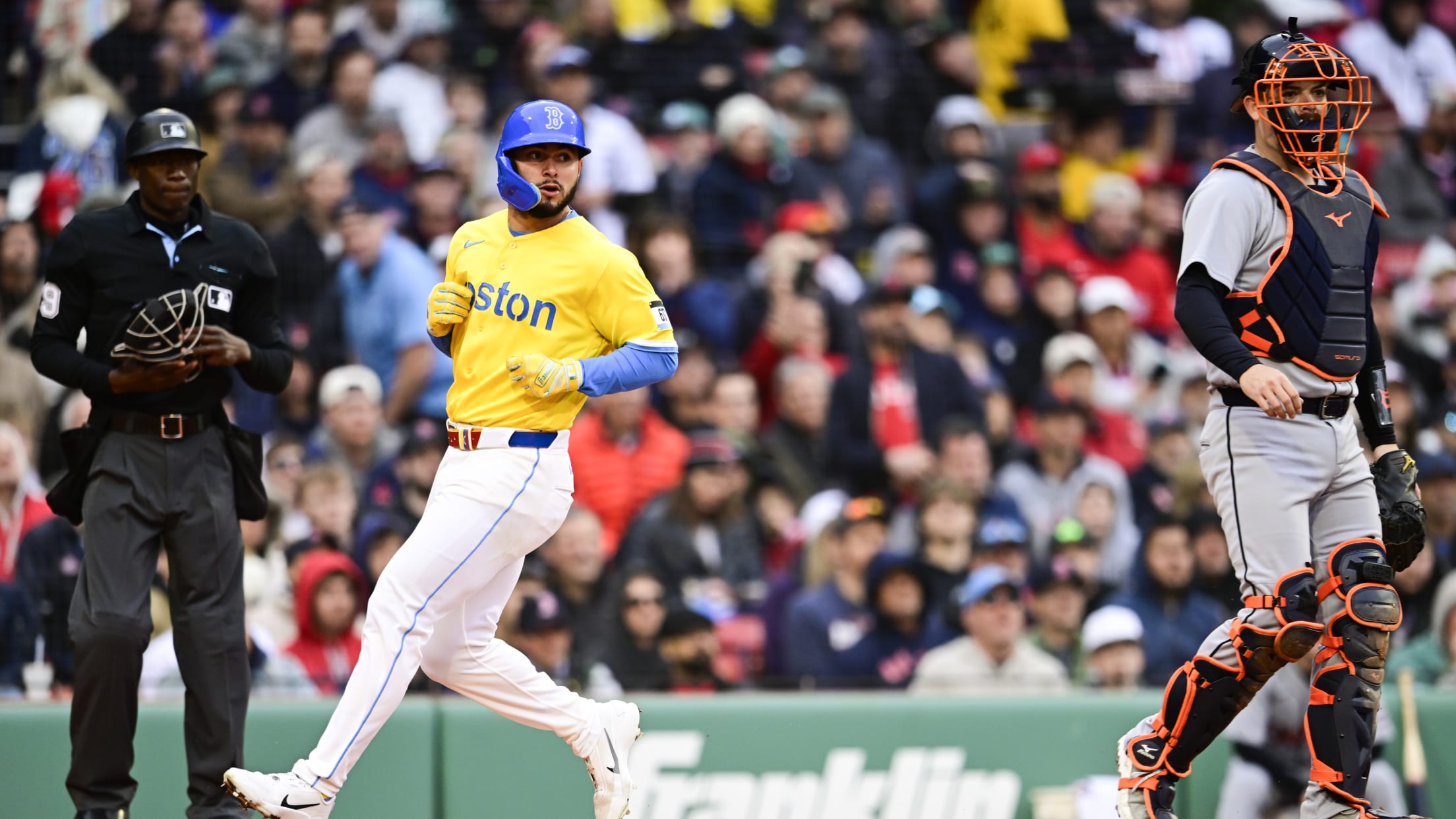 Wilyer Abreu anota en una doble matanza