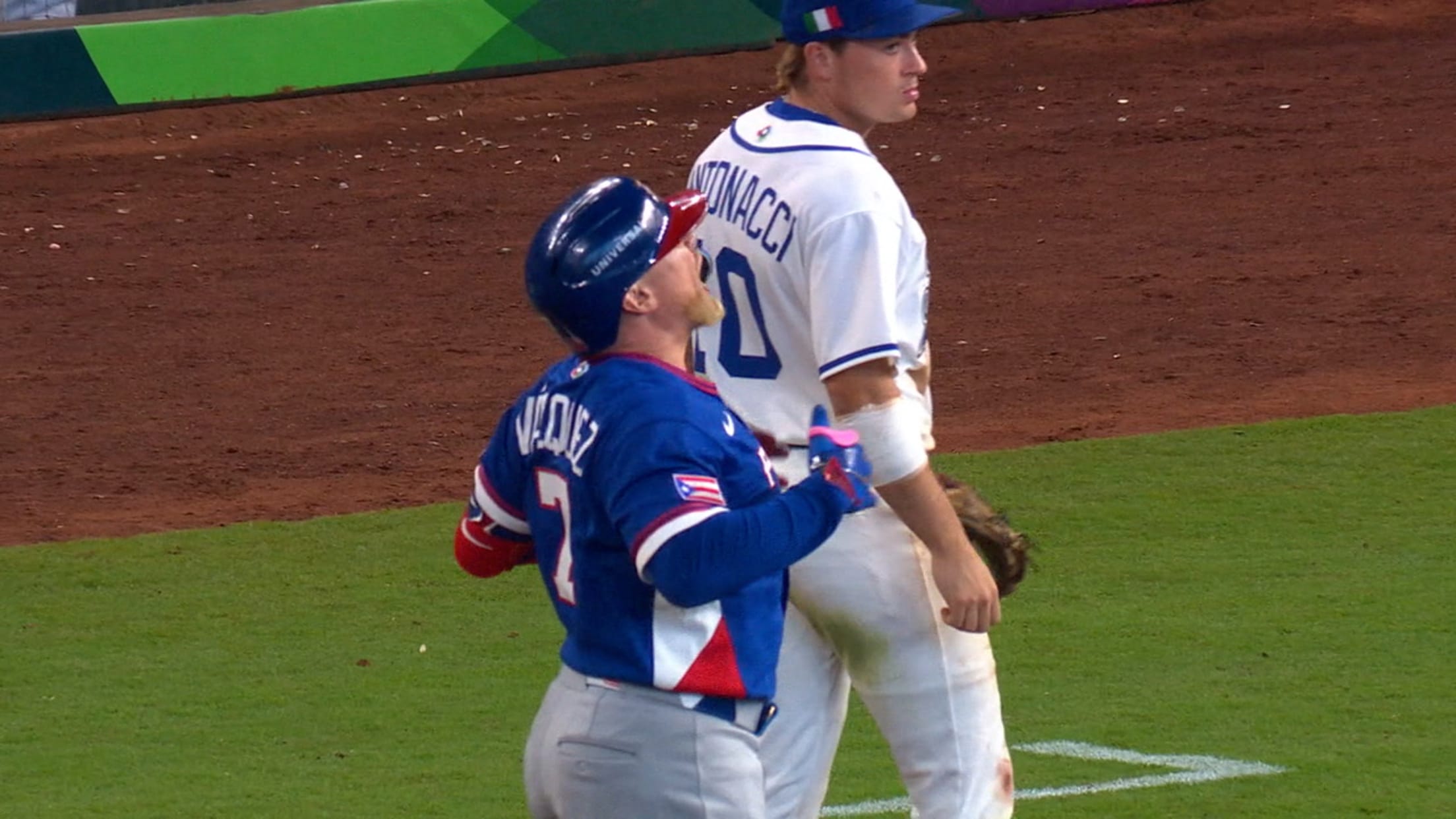 Christian Vázquez impulsa 2 con hit