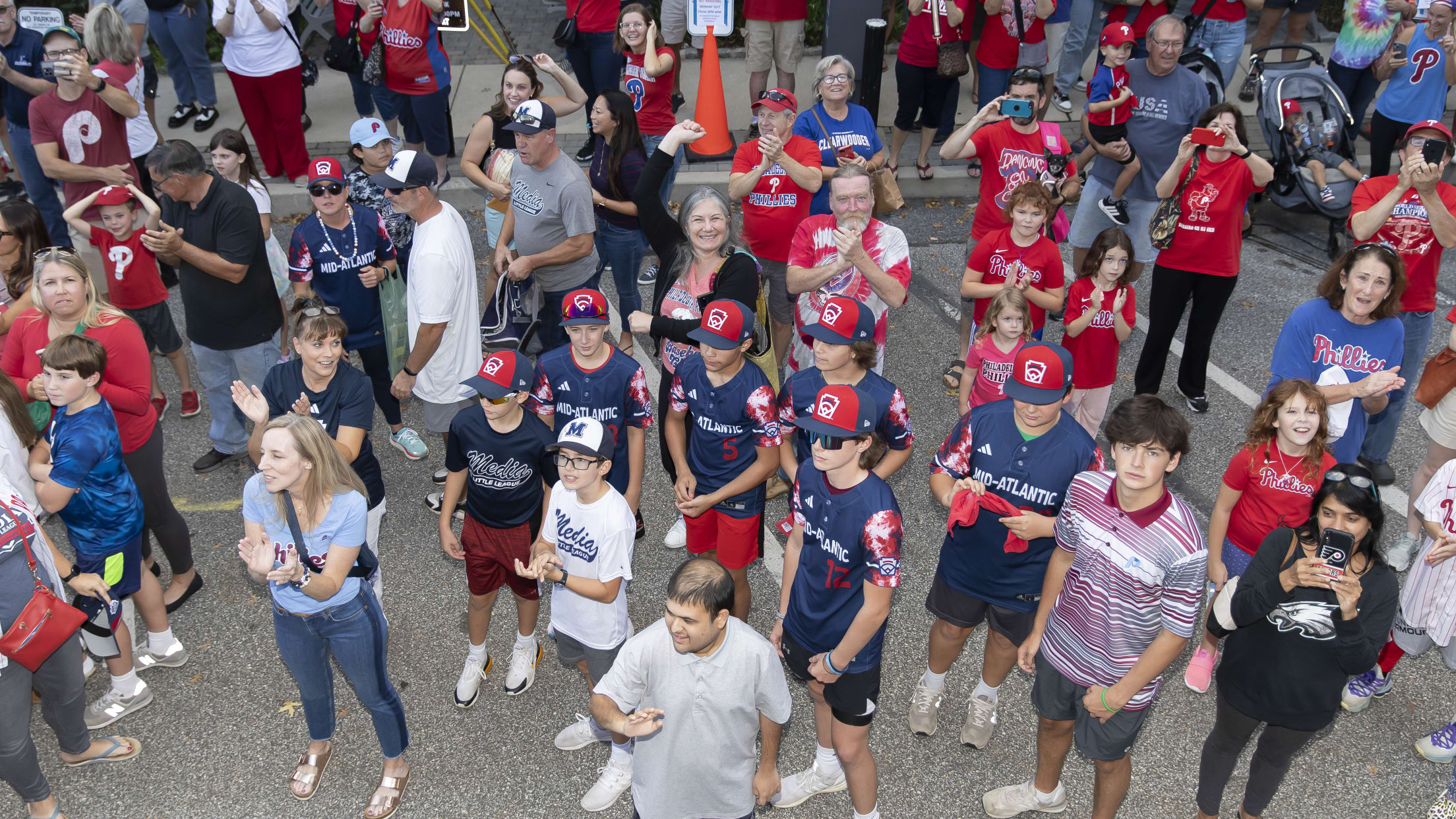 20231002_Phillies_Bus_Rally_Waterfalls-56