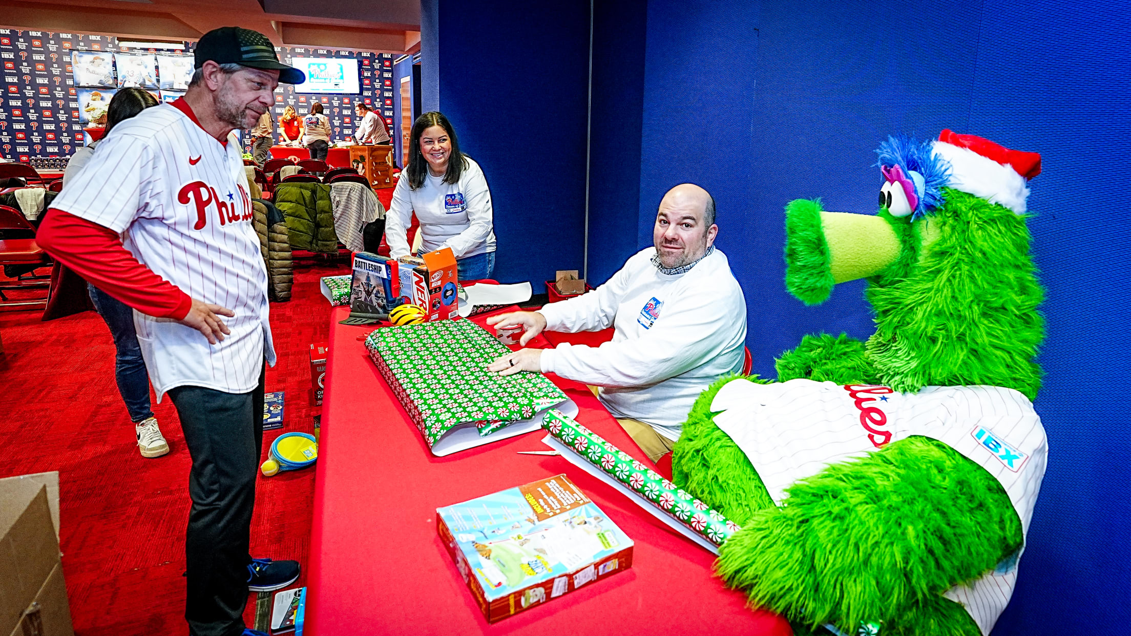 SEIHolidayGiftWrappingParty173886