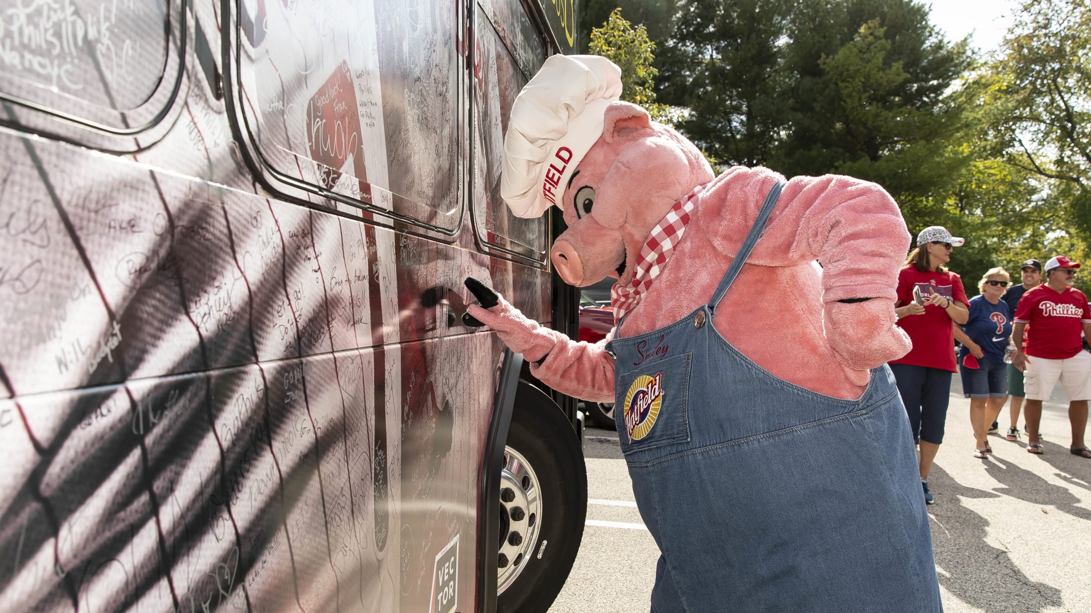 20231002_Phillies_Bus_Rally_Waterfalls-23