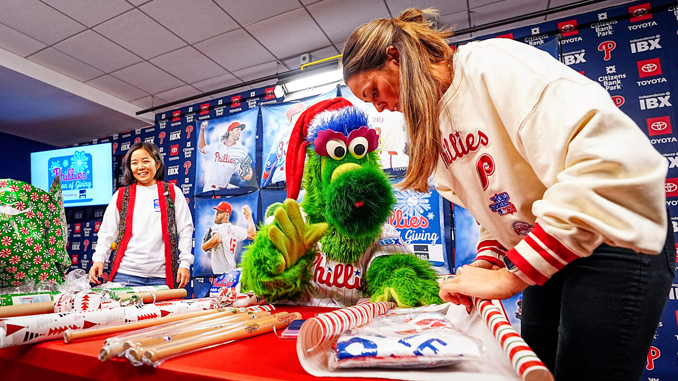 SEIHolidayGiftWrappingParty173791