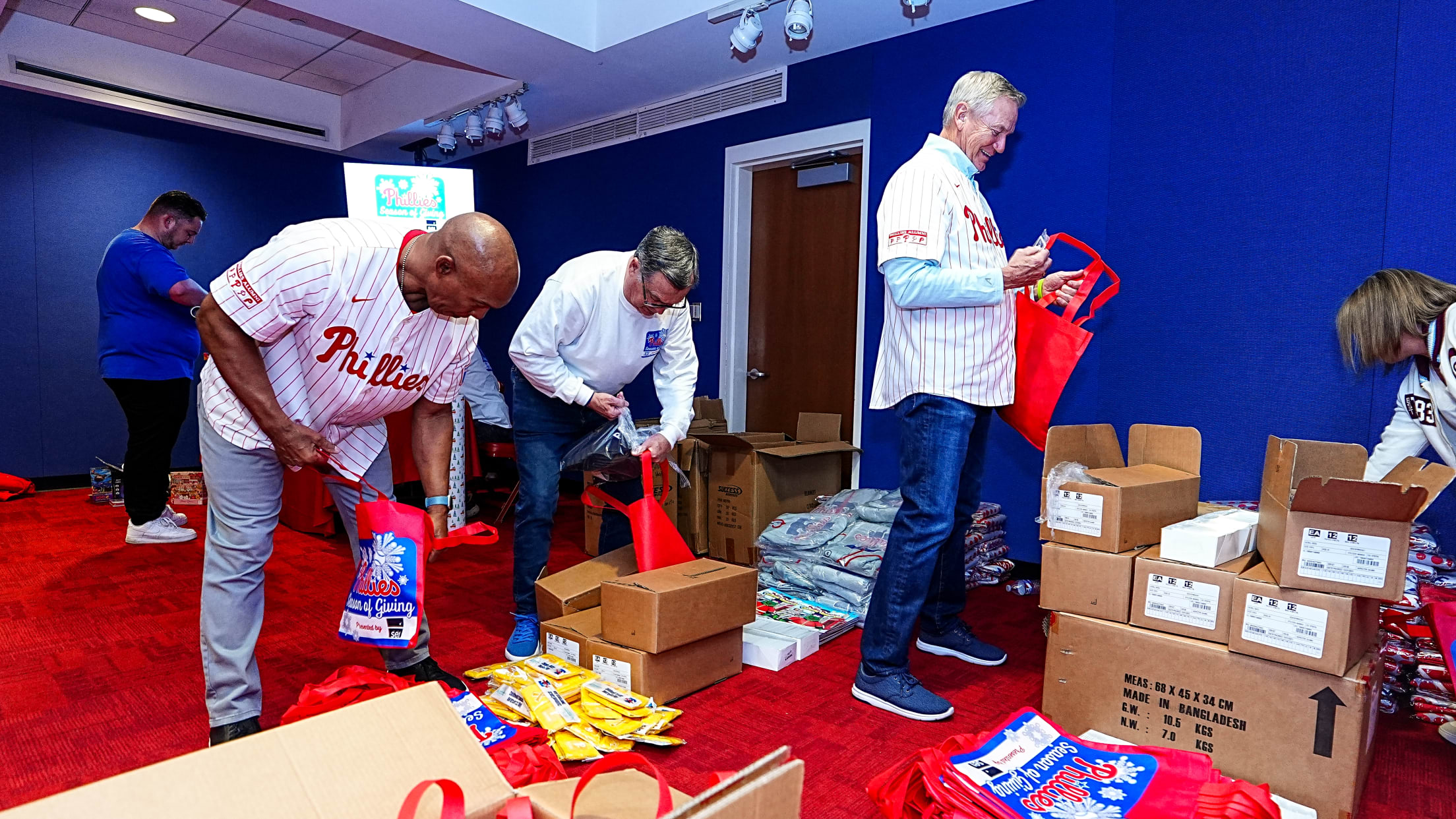 SEIHolidayGiftWrappingParty173570