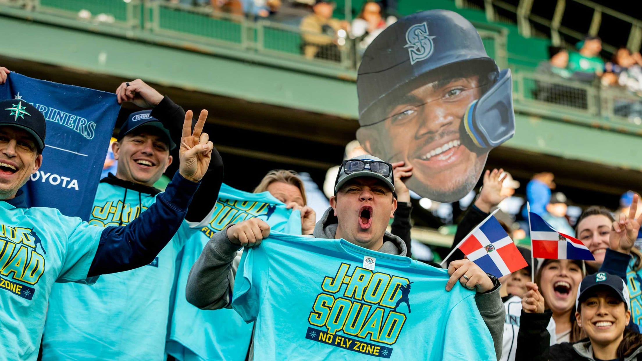 Seattle Mariners on X: Squad representin' Los Bomberos 🧑‍🚒🔥   / X