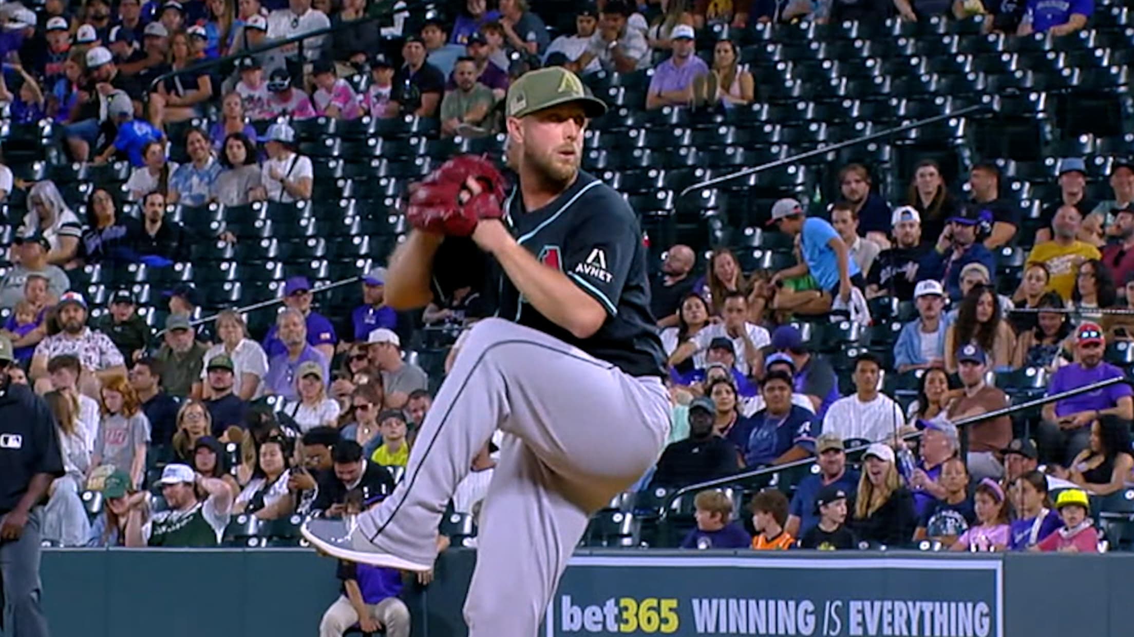 Merrill Kelly spins first career complete game