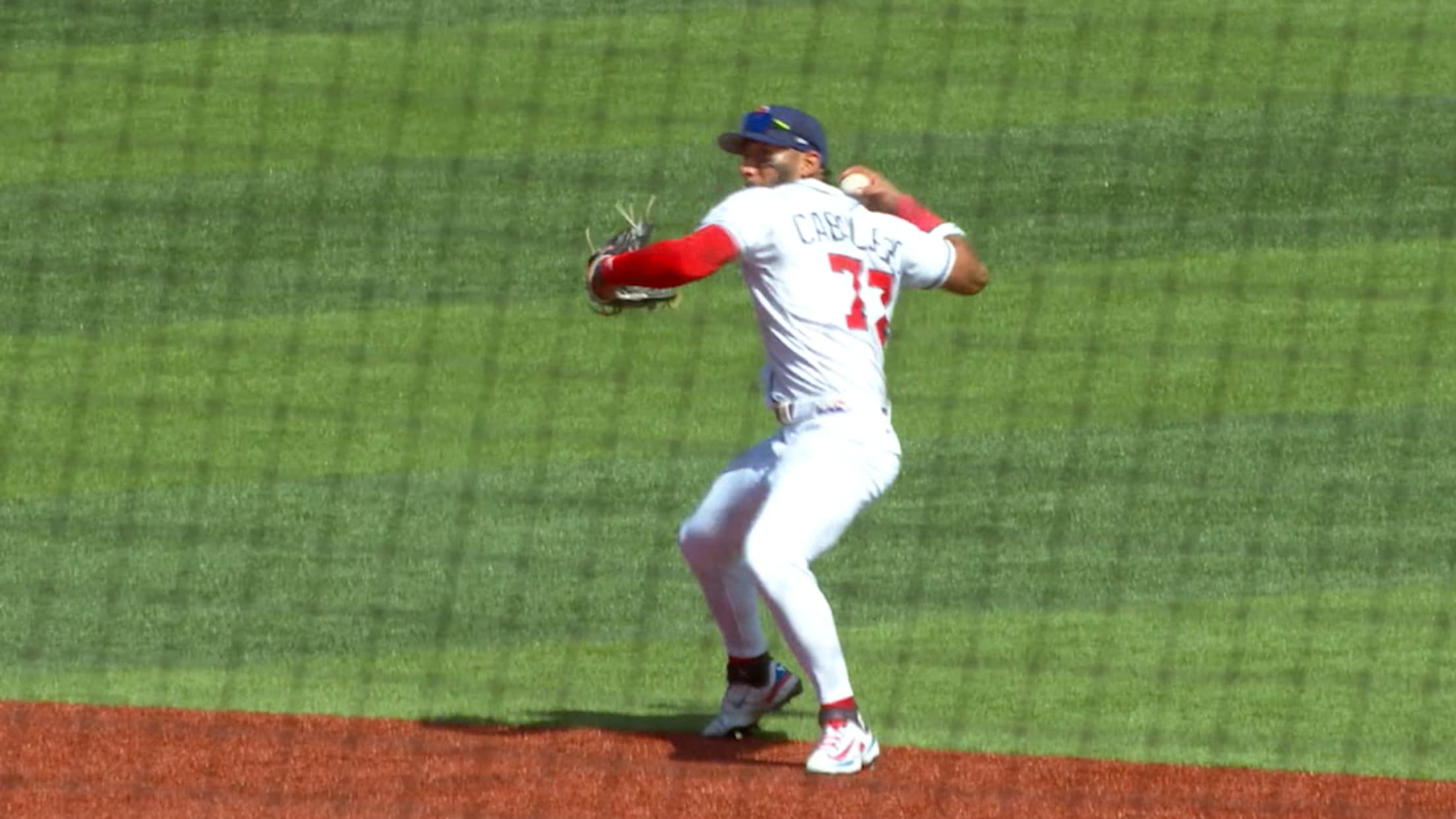 José Caballero makes a spinning throw