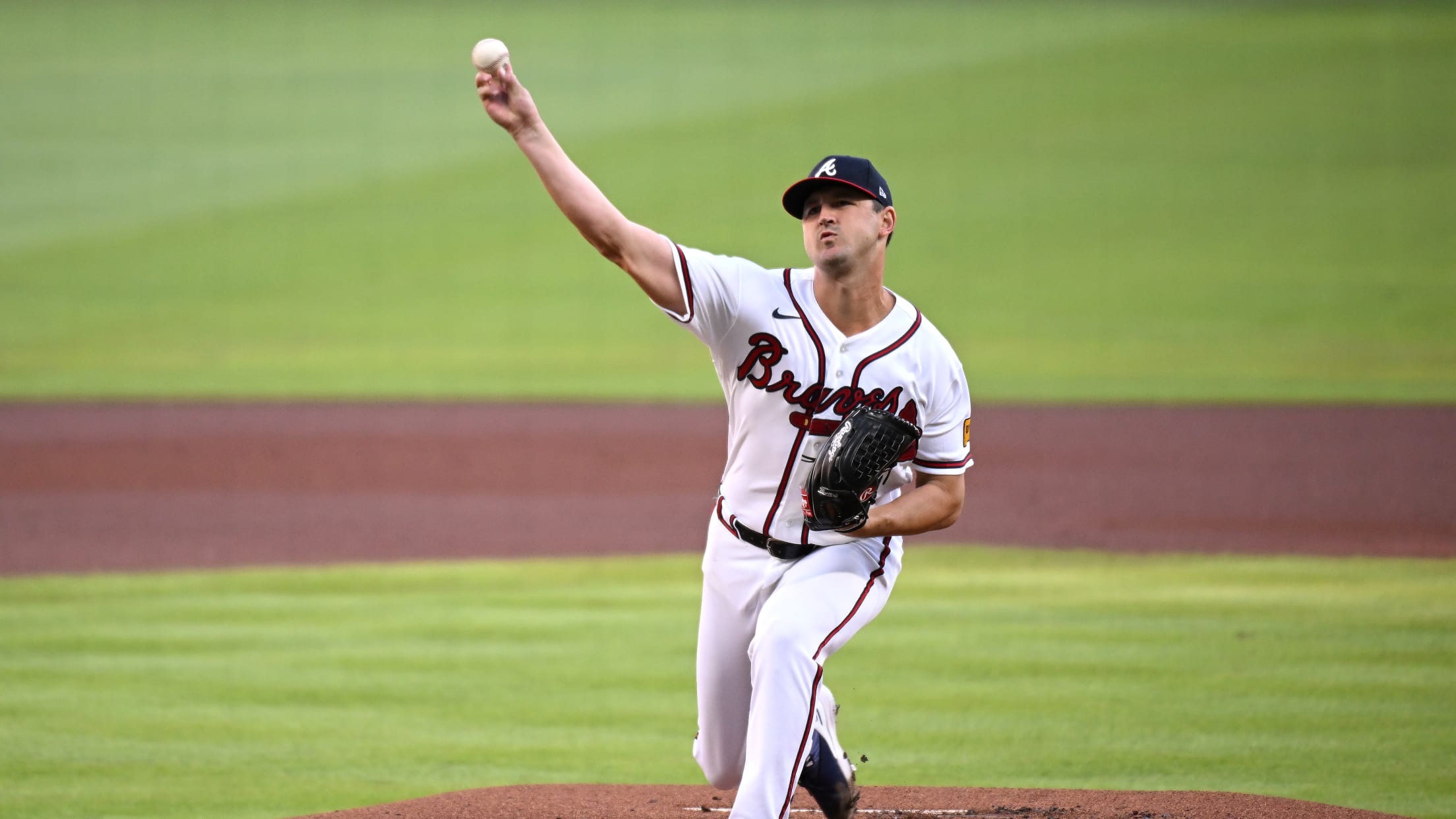 Tyler Mahle fans four in strong start in Game 4